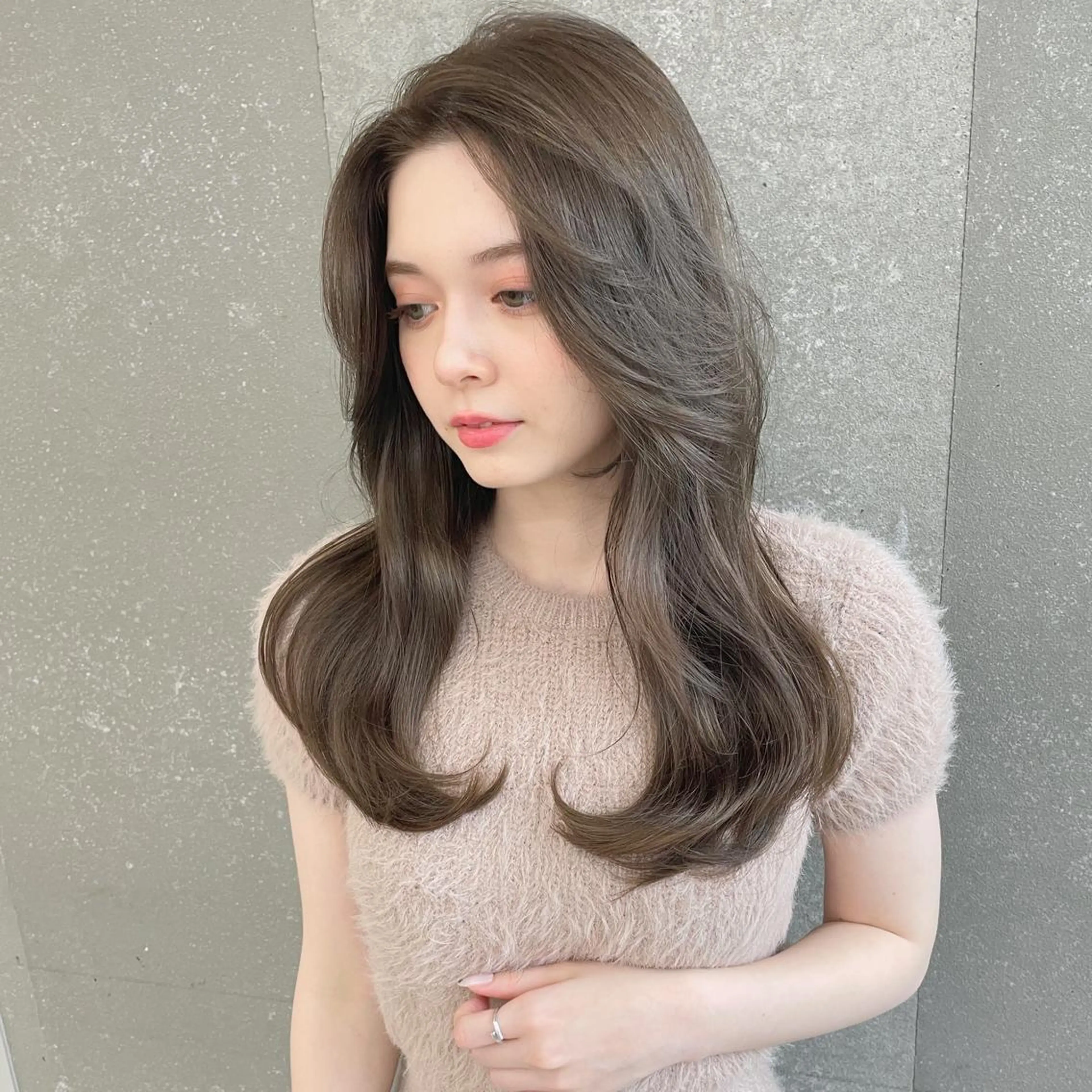 セミロング カット ヘアカラー トリートメント 山本翔一郎 韓国顔周りレイヤーのヘアスタイル