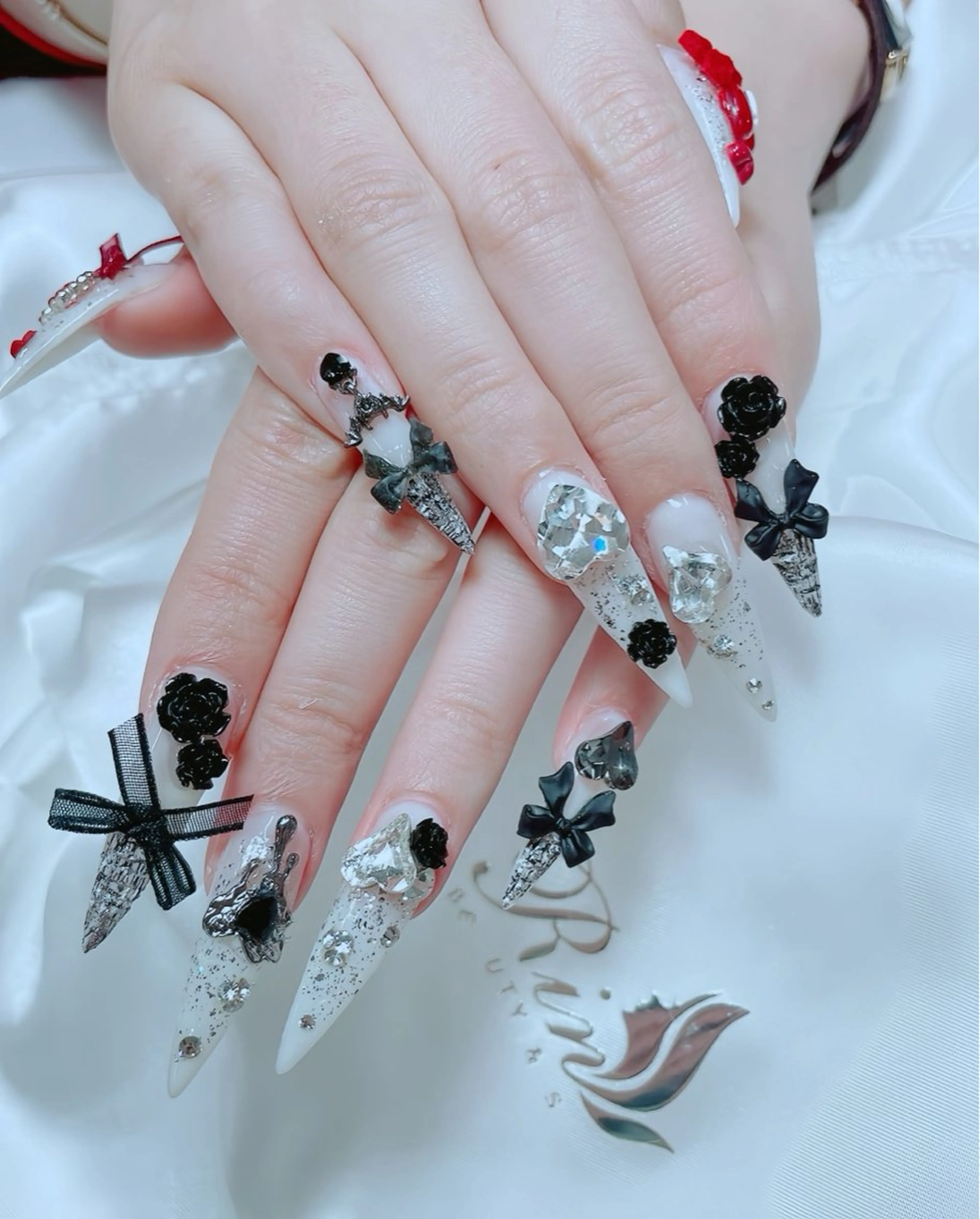 ネイル アニマル柄 ボルドー ブラウン チークネイル フレンチネイル ハンドネイル Rin Nail 新大久保店のネイルデザイン