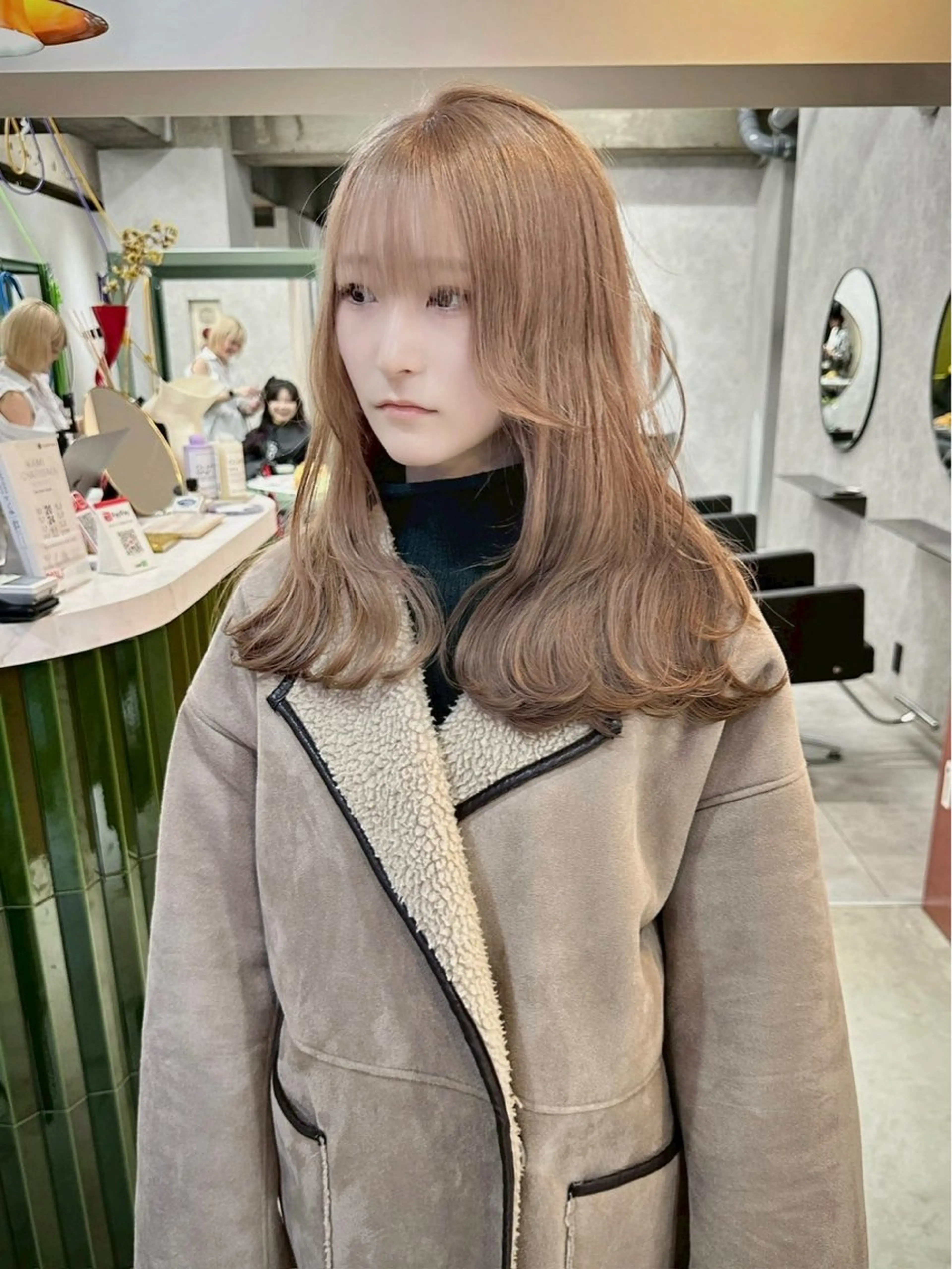 セミロング カラー ベージュカラー ミルクティーベージュ ヘアカラー ホワイトカラー/梅田 ハイトーン/しんのヘアスタイル