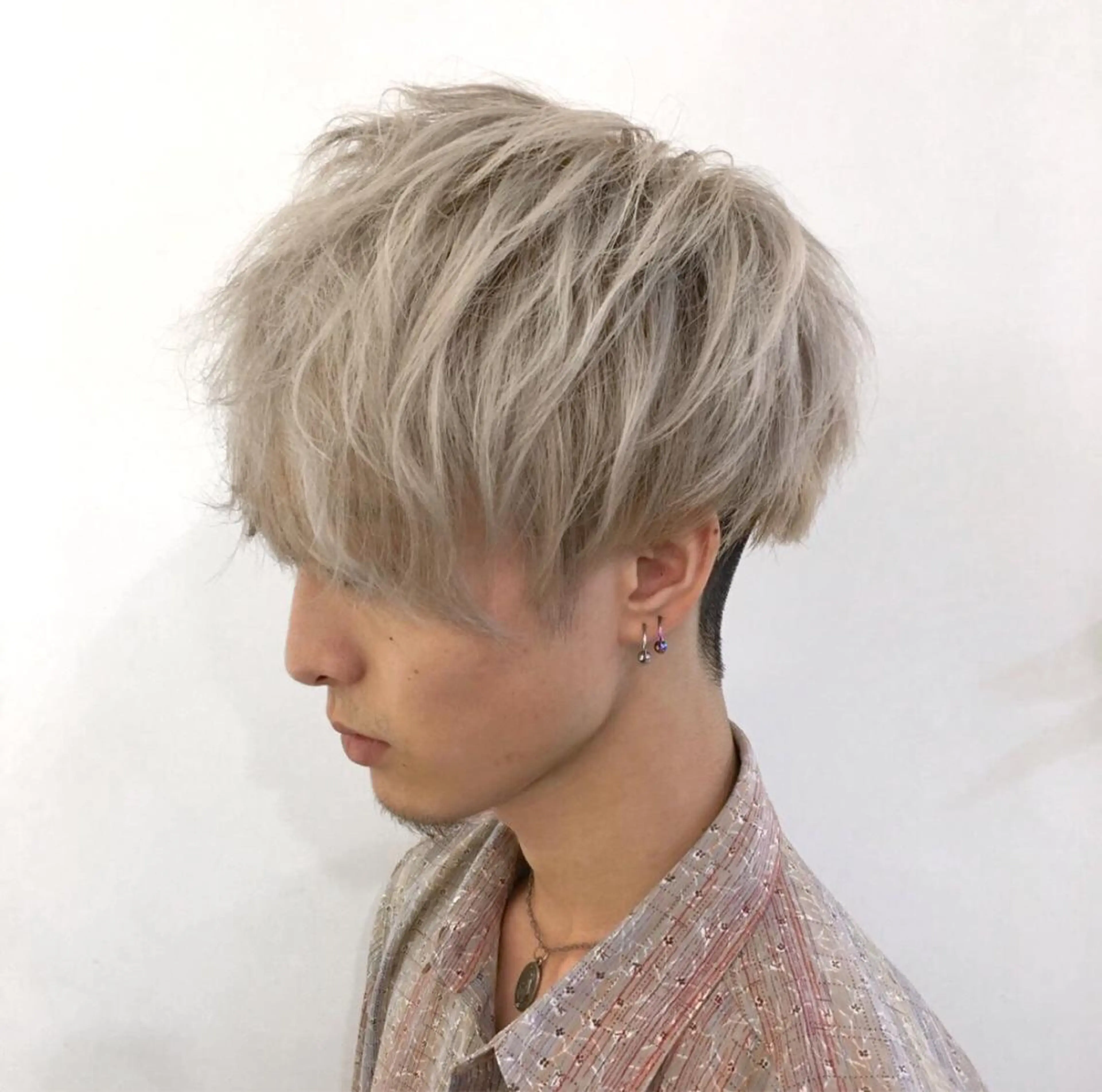 ショート カラー メンズ メンズブリーチ アッシュ ブリーチ ホワイトアッシュ 高橋胡桃🪽 ディレクターのヘアスタイル