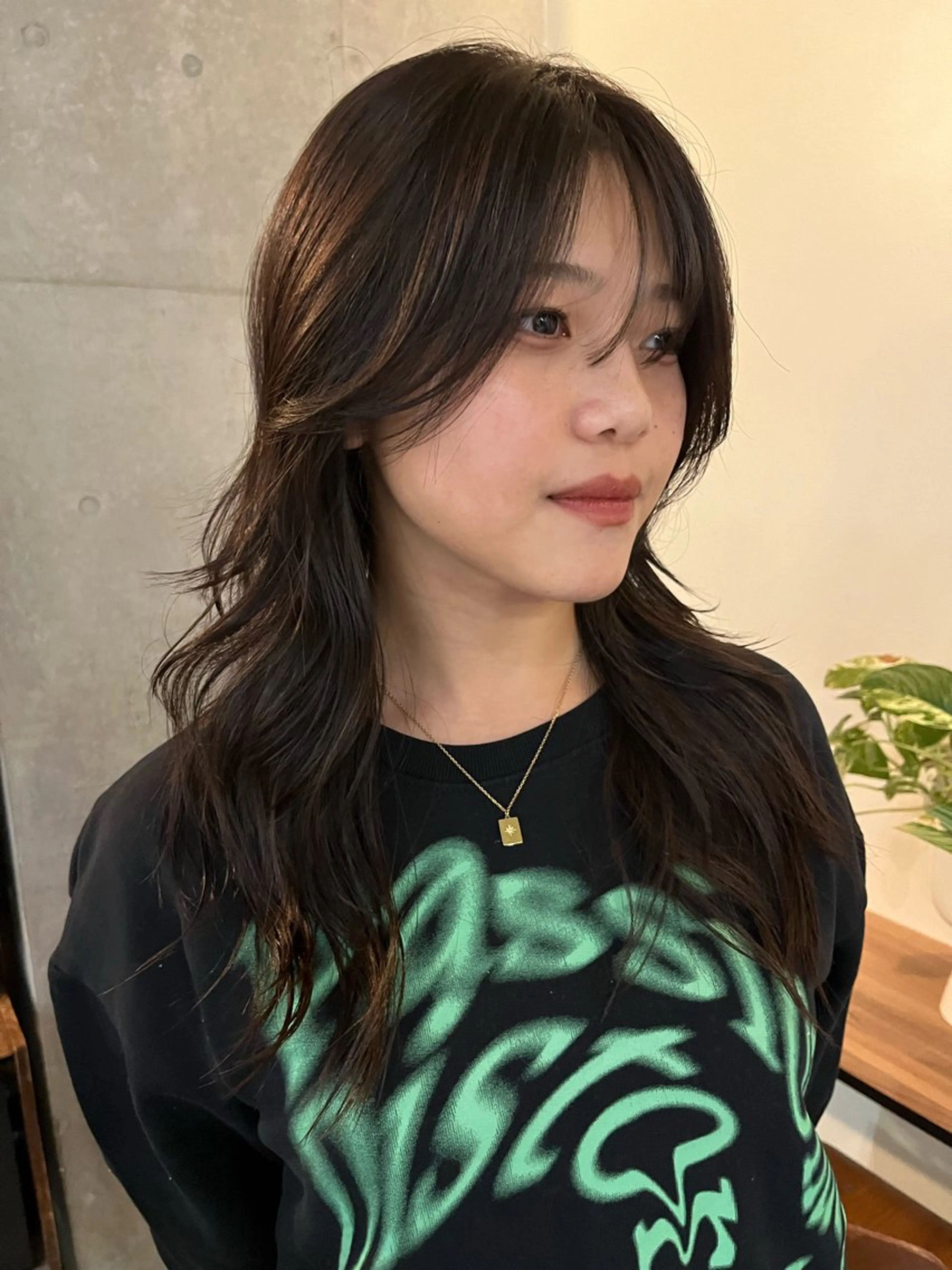 ロング アッシュ オレンジブラウン 顔まわりレイヤー ハッシュカット ハイレイヤー カット レイヤーカット\ウル フ　chinatsuのヘアスタイル