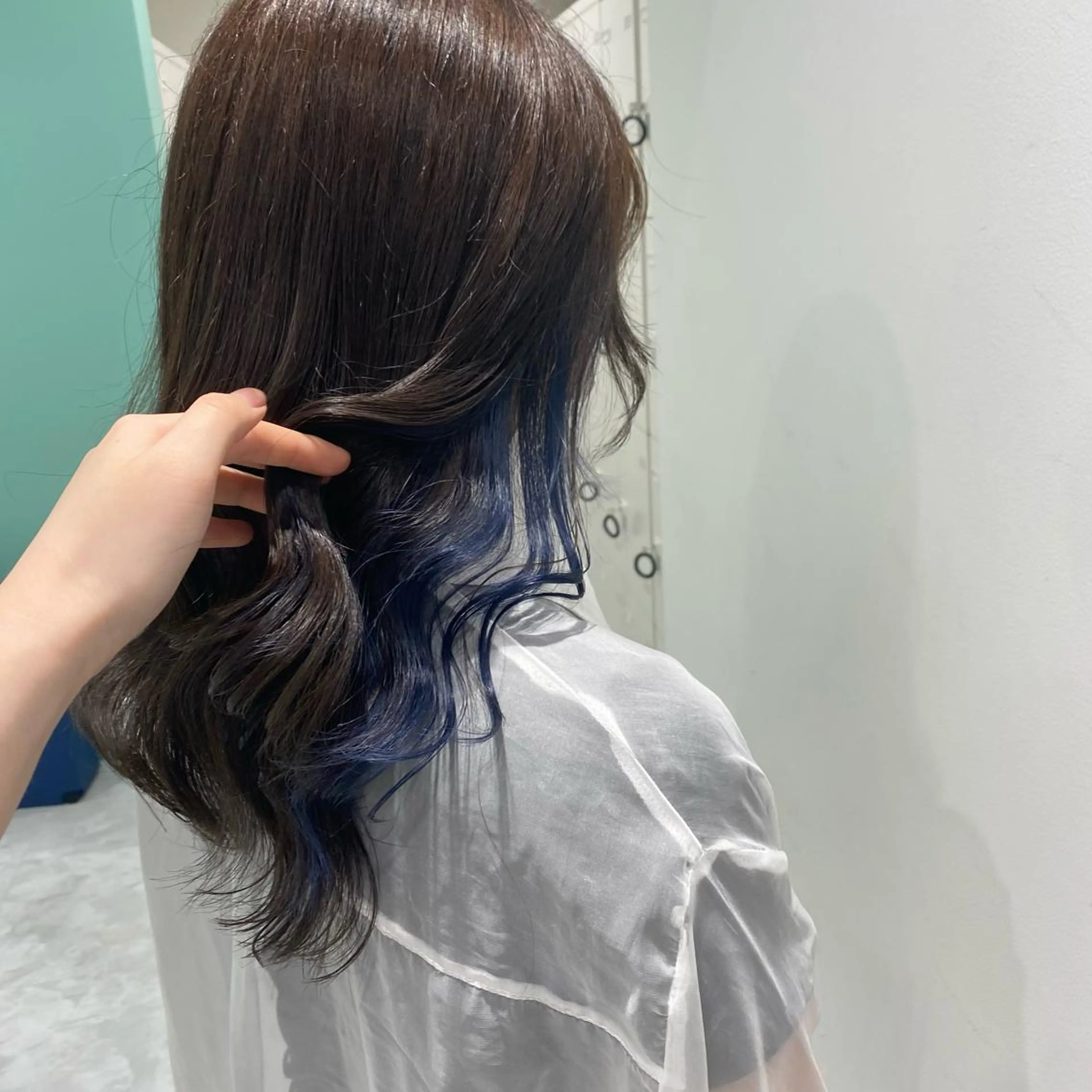 セミロング カラー パーマ ヘアアレンジ メンズ キッズ ネイル マツエク・マツパ メンズインナーカラー ブルーカラー イヤリングカラー インナーカラー ネイビーカラー Lumo所属・💖横浜ブリーチなし 💖MIHOのヘアスタイル