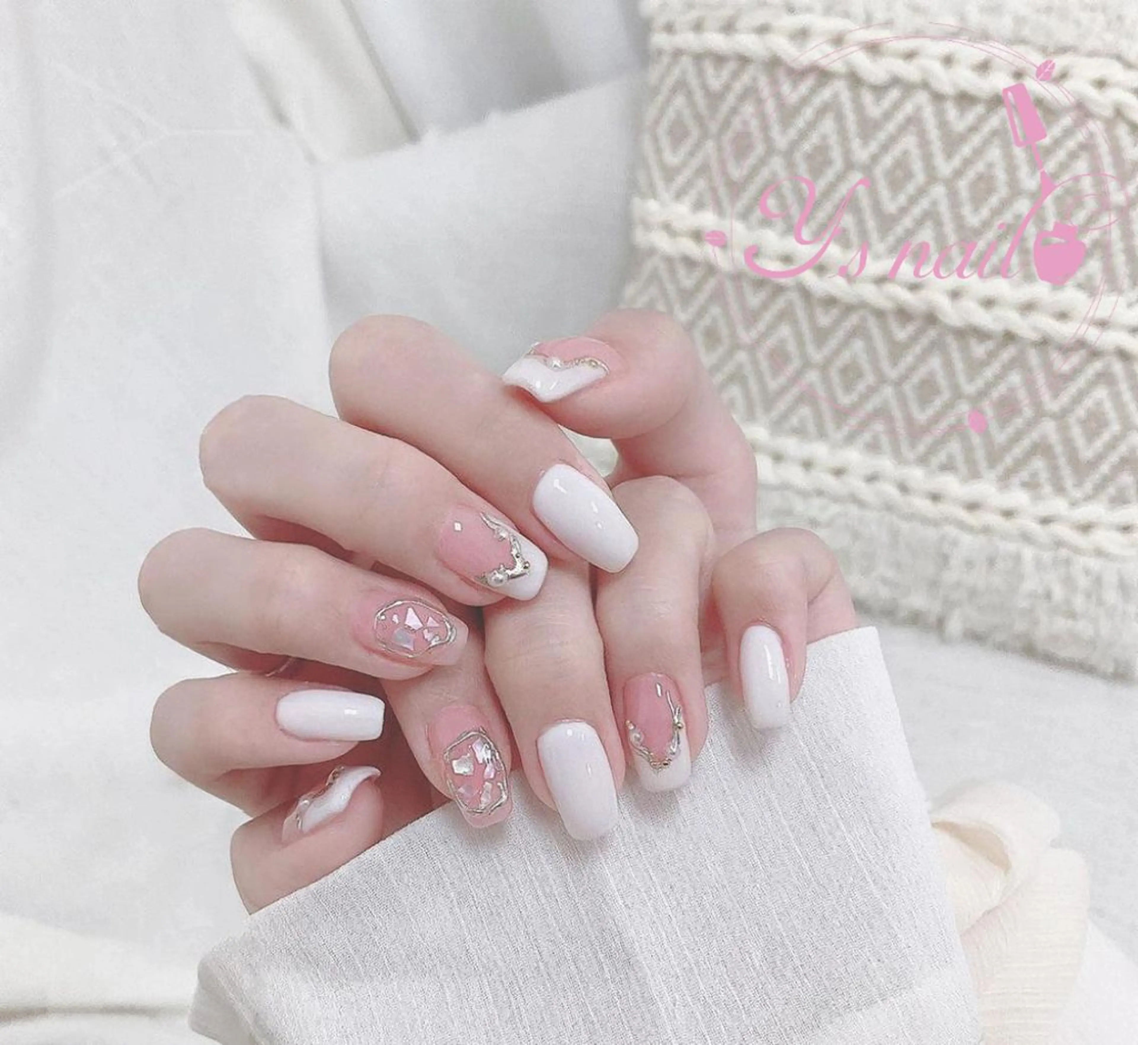 ネイル ハンドネイル フットネイル ハンドケア AngelChris ビューティーサロンのネイルデザイン