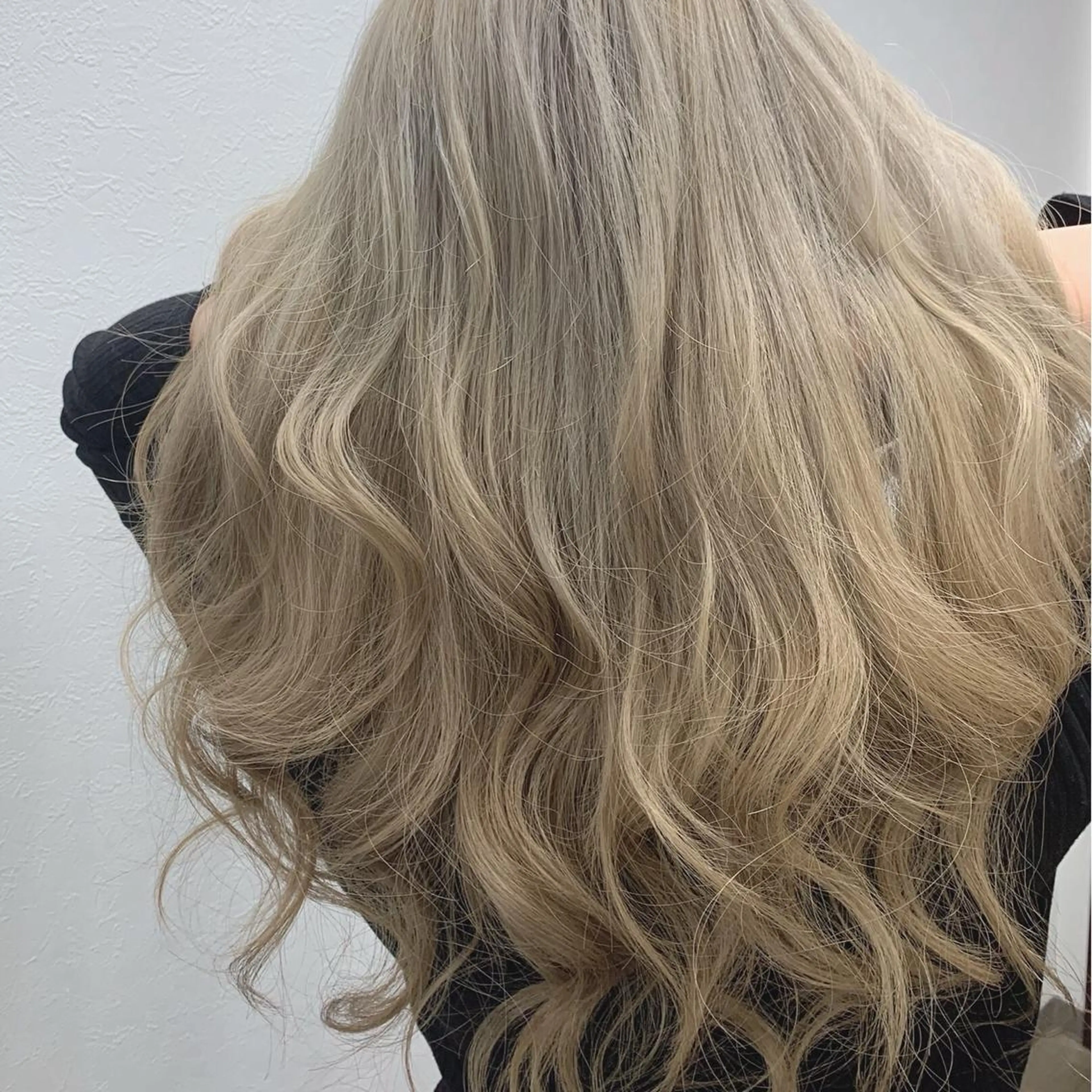 ロング カラー ブリーチ ダブルカラー ヤナ マネージャーのヘアスタイル