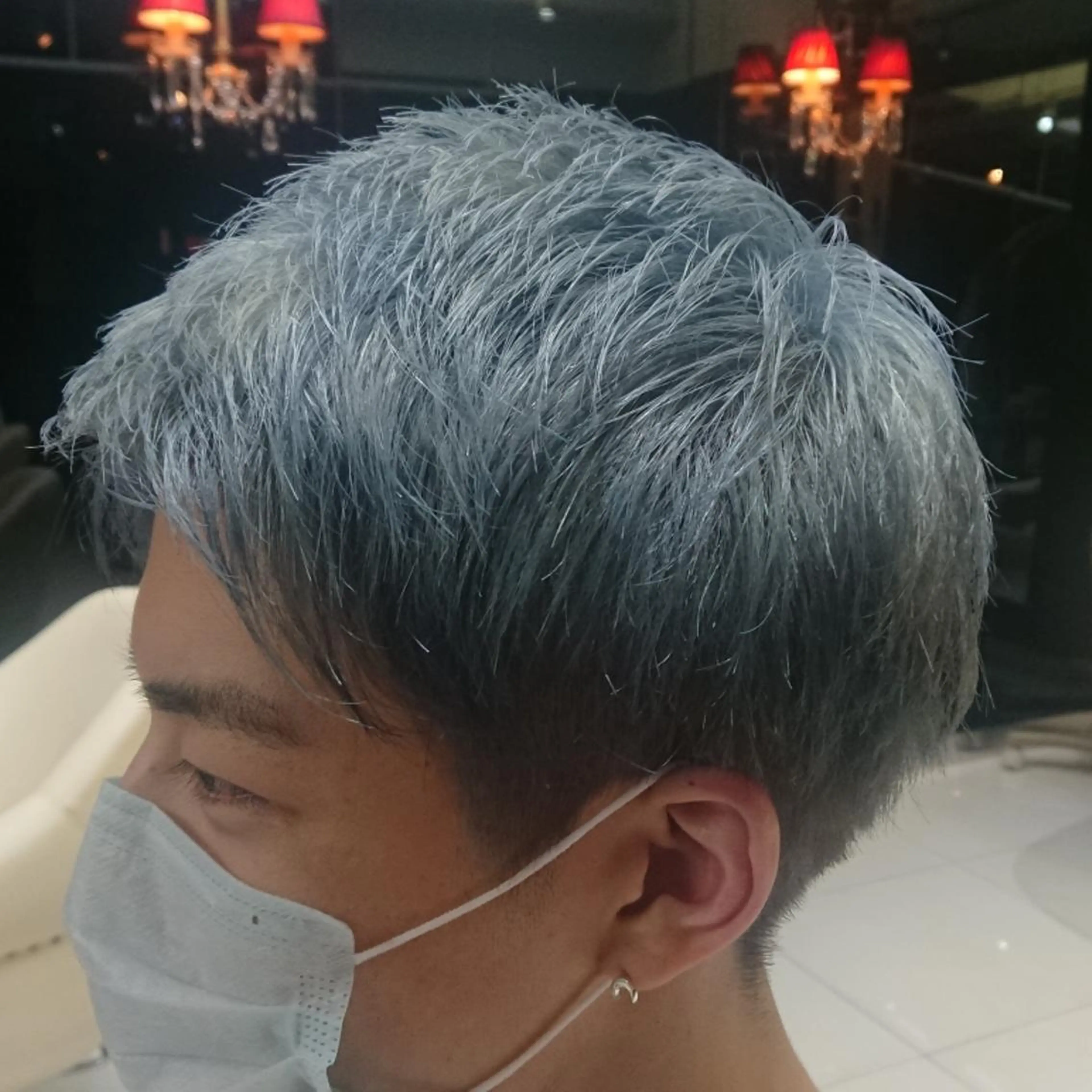 ショート カラー ブルーカラー シルバー 田邉 俊和のヘアスタイル