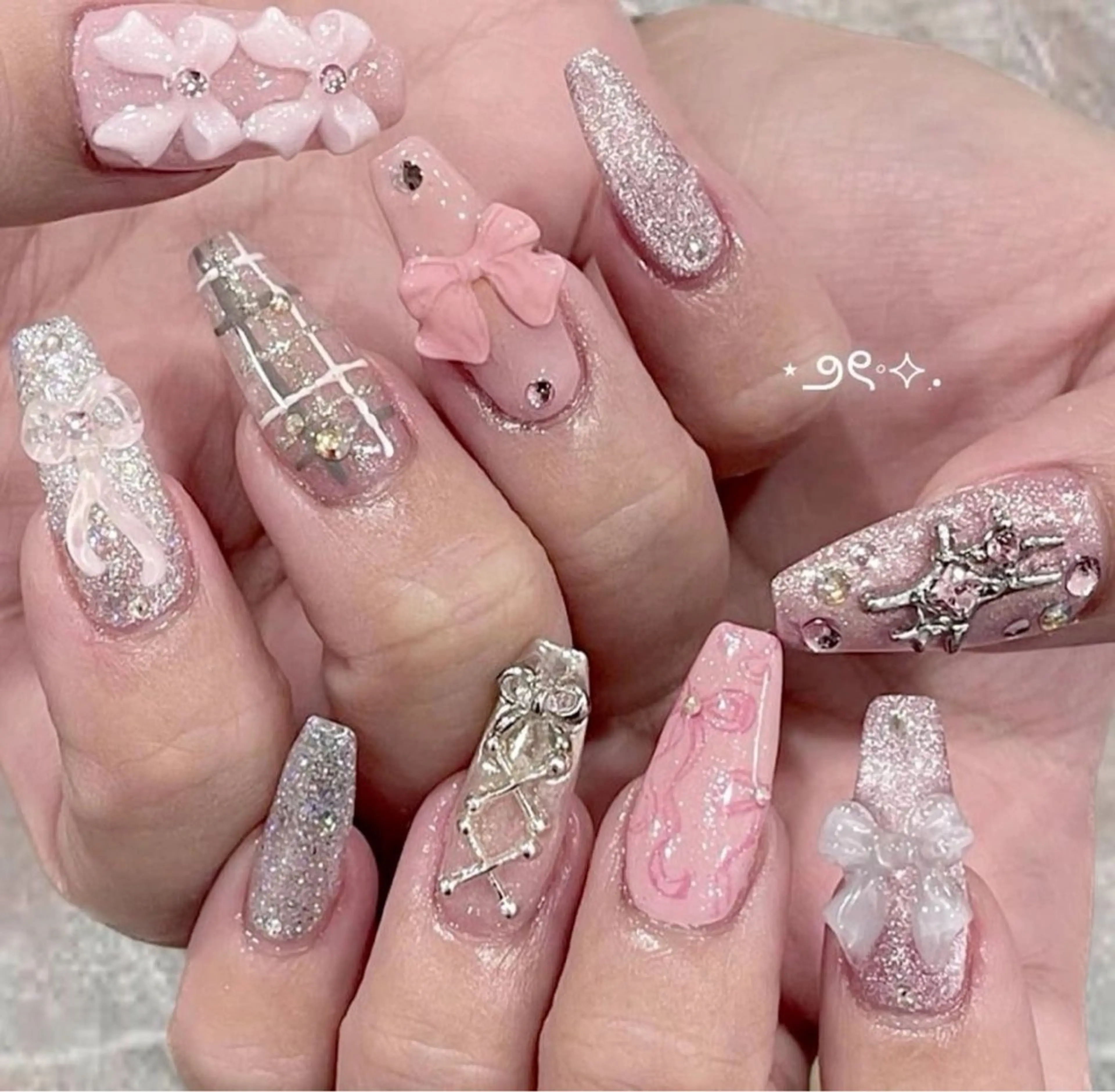 ネイル マグネットネイル ピンク ネイルチップ 冬ネイル Lee Nailsのネイルデザイン