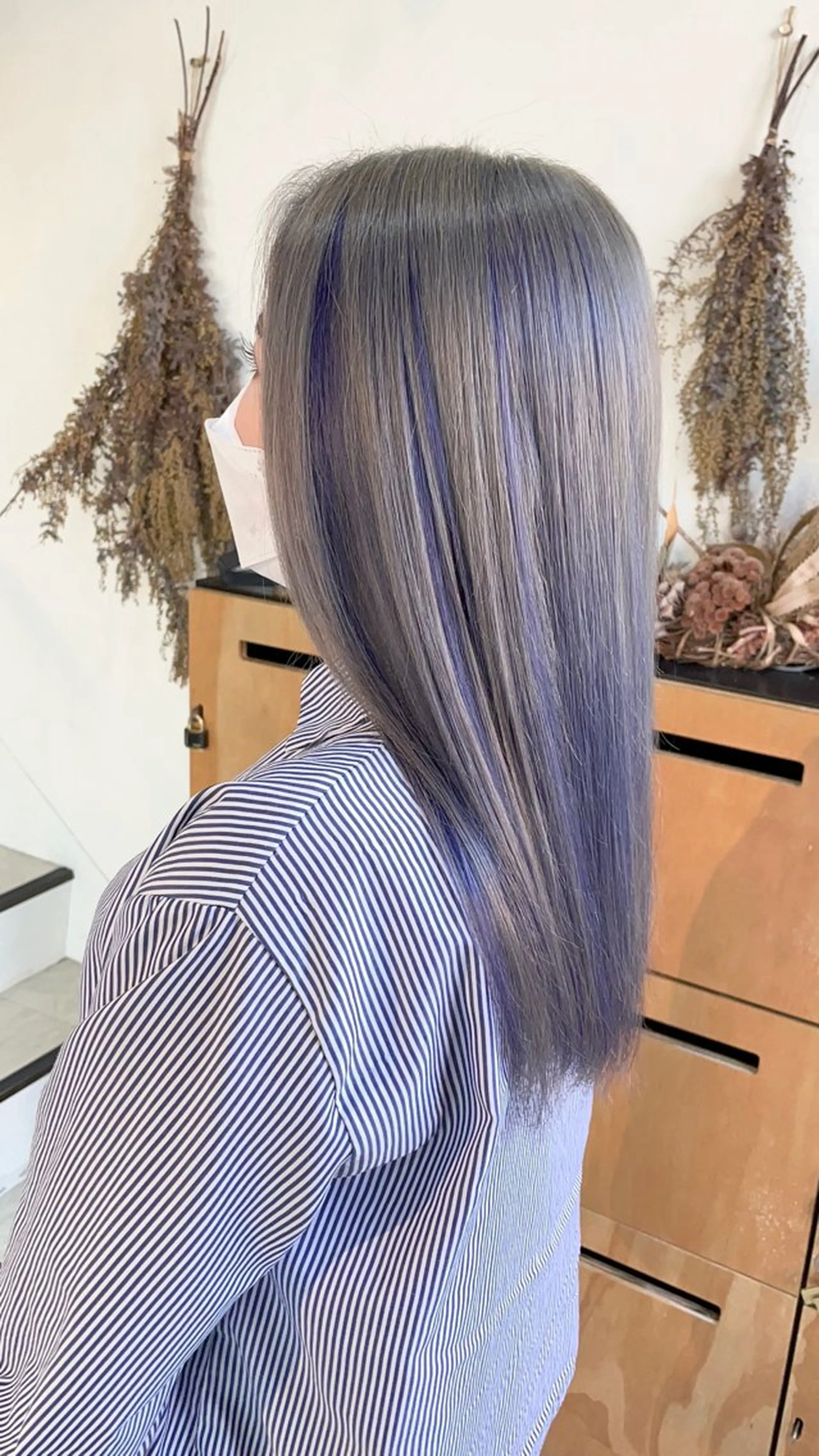 ロング カラー ネイビーカラー シルバー ヘアカラー noa.所属・🎨カラー専門家🎨 チャーリーのヘアスタイル