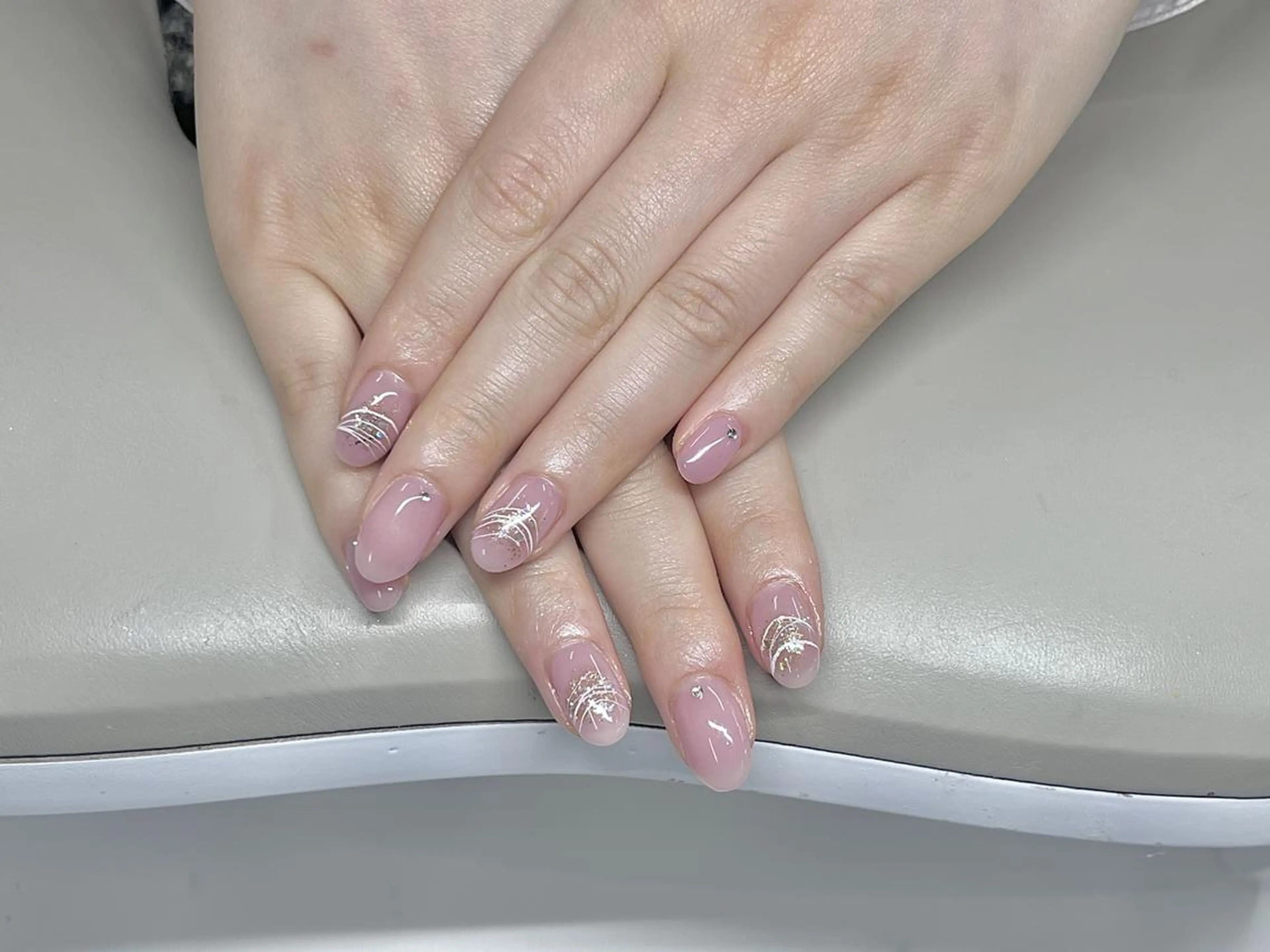 ネイル 長さ出し ジェルネイル 韓国ネイル ラメ(グリッター) ラメグラデーション ダイ ゲンゲンのネイルデザイン