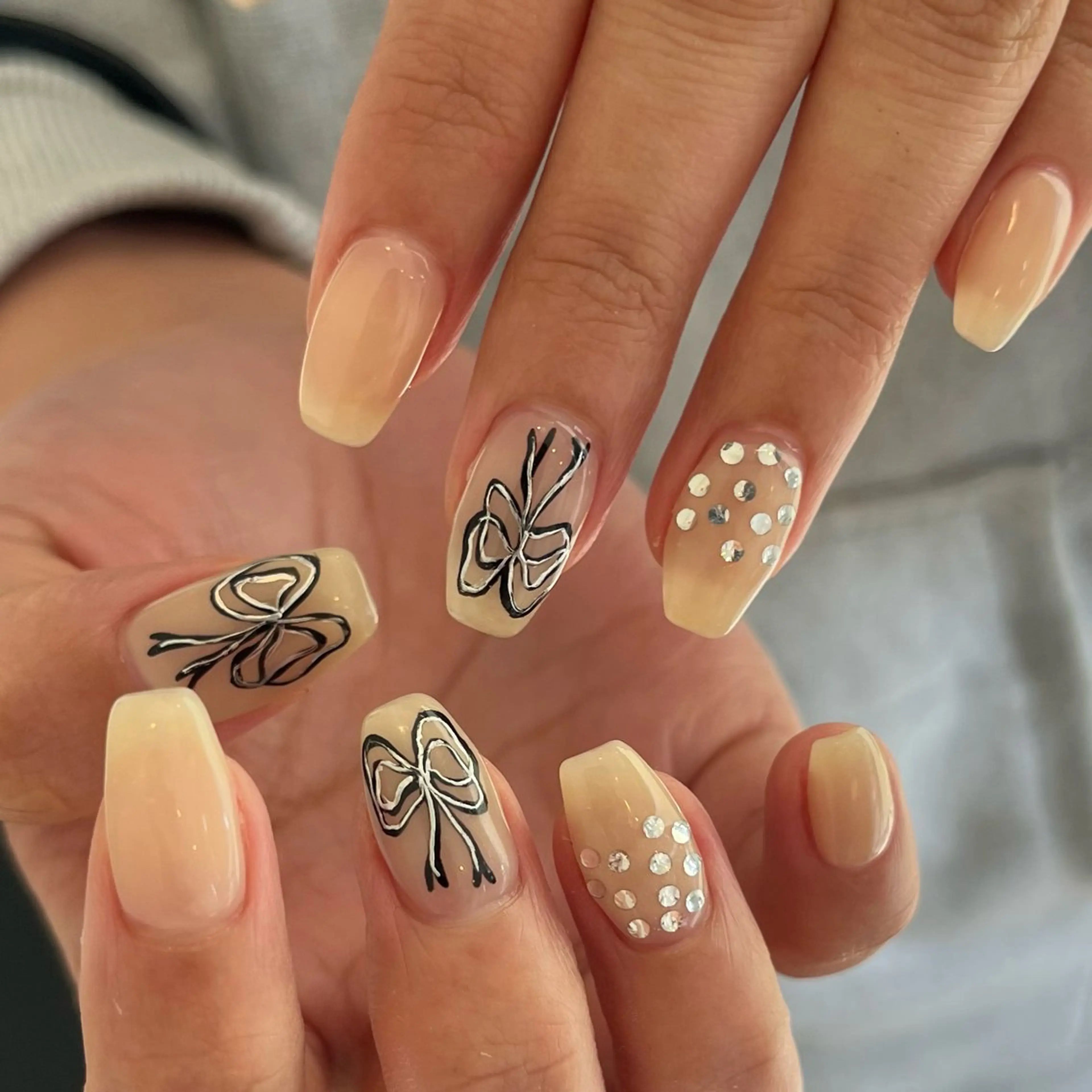 ネイル リボン WOLTOKYO渋谷 /kahoのネイルデザイン