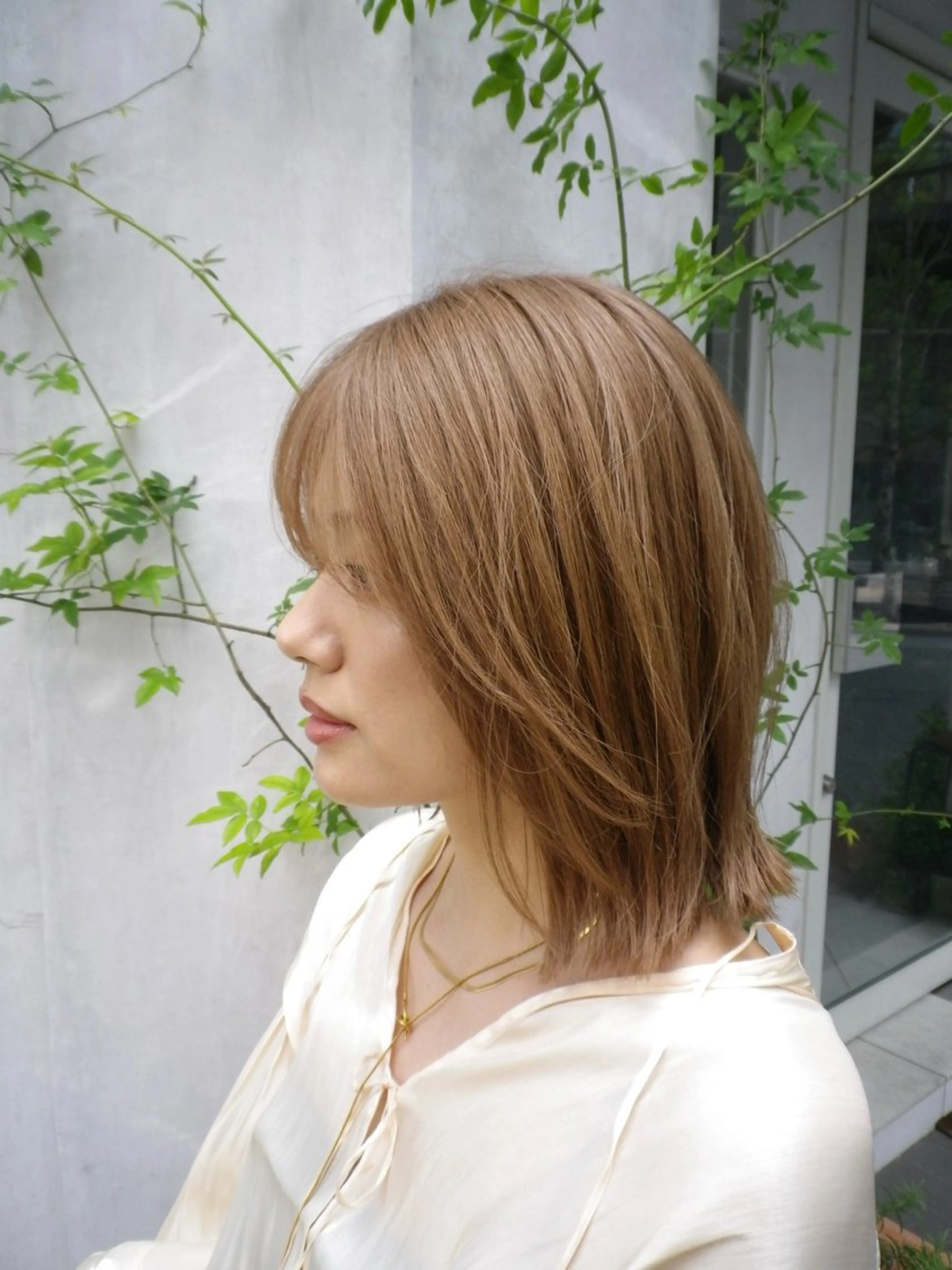 ミディアム ボブ カット ヘアカラー 越冨 晃平のヘアスタイル