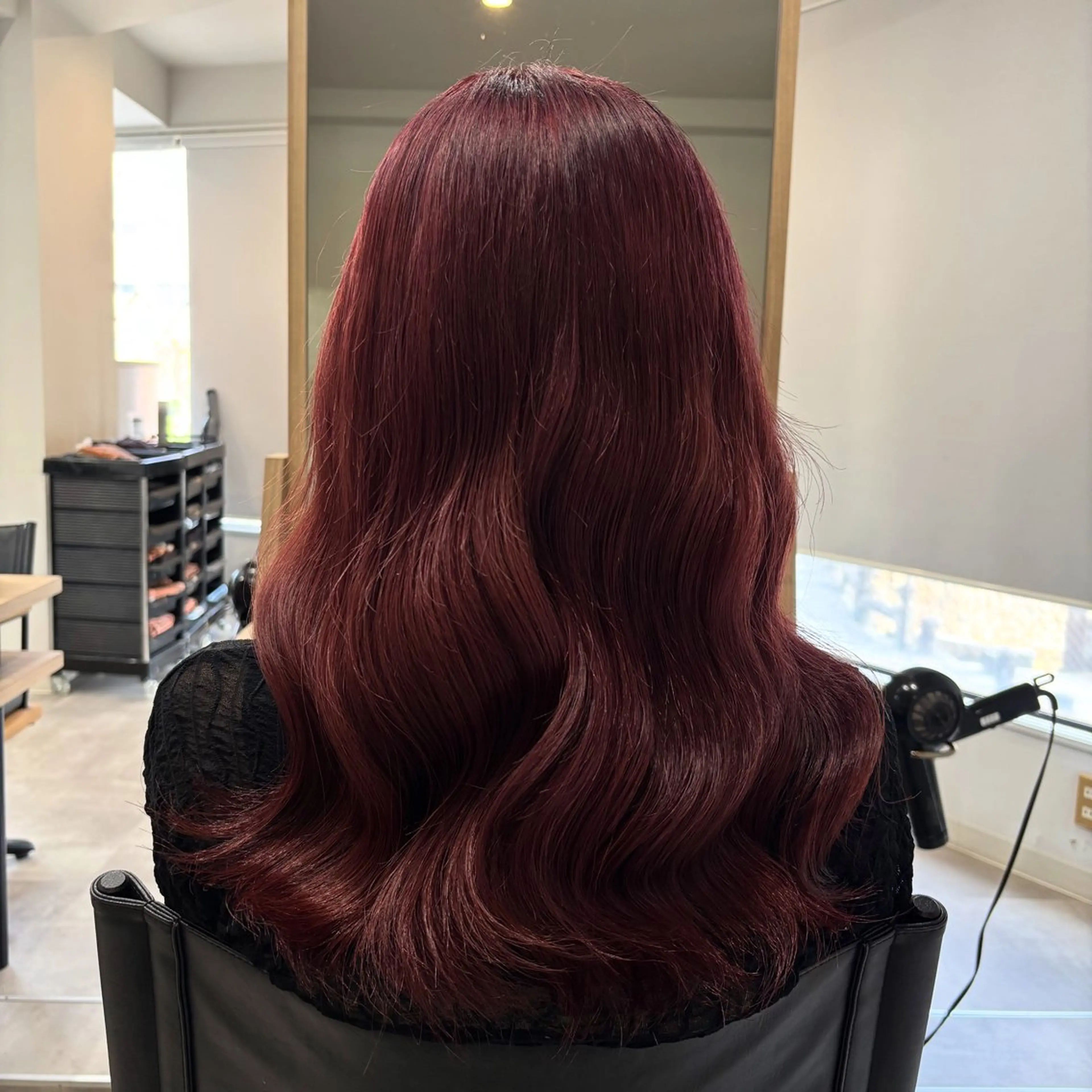 セミロング カラー 浦川 麗美のヘアスタイル