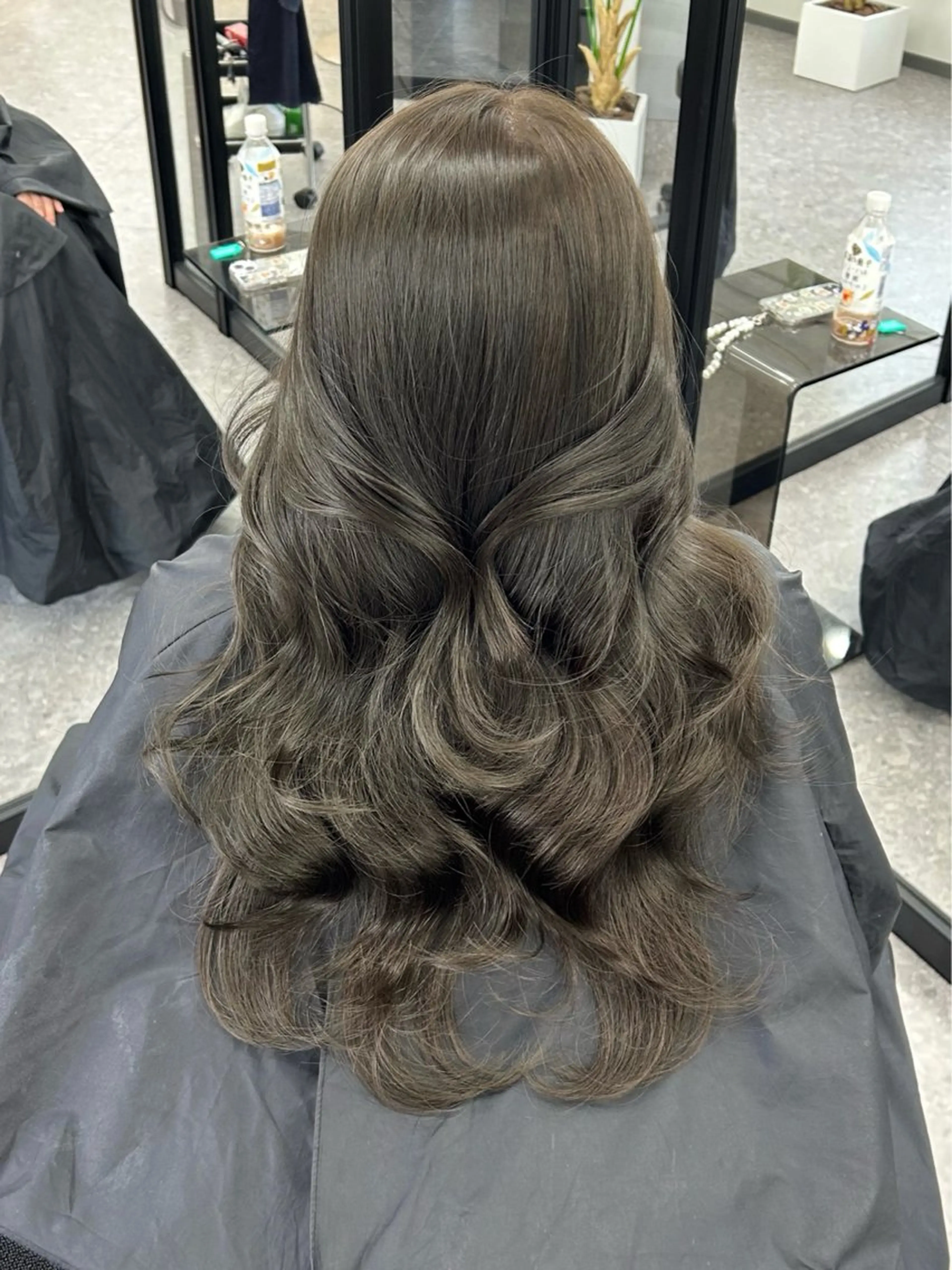 セミロング カラー ブラウンカラー オリーブブラウン レイヤーカット カット ヘアカラー LANDS所属・nanaka 🤍韓国ワンホンヘアのヘアスタイル