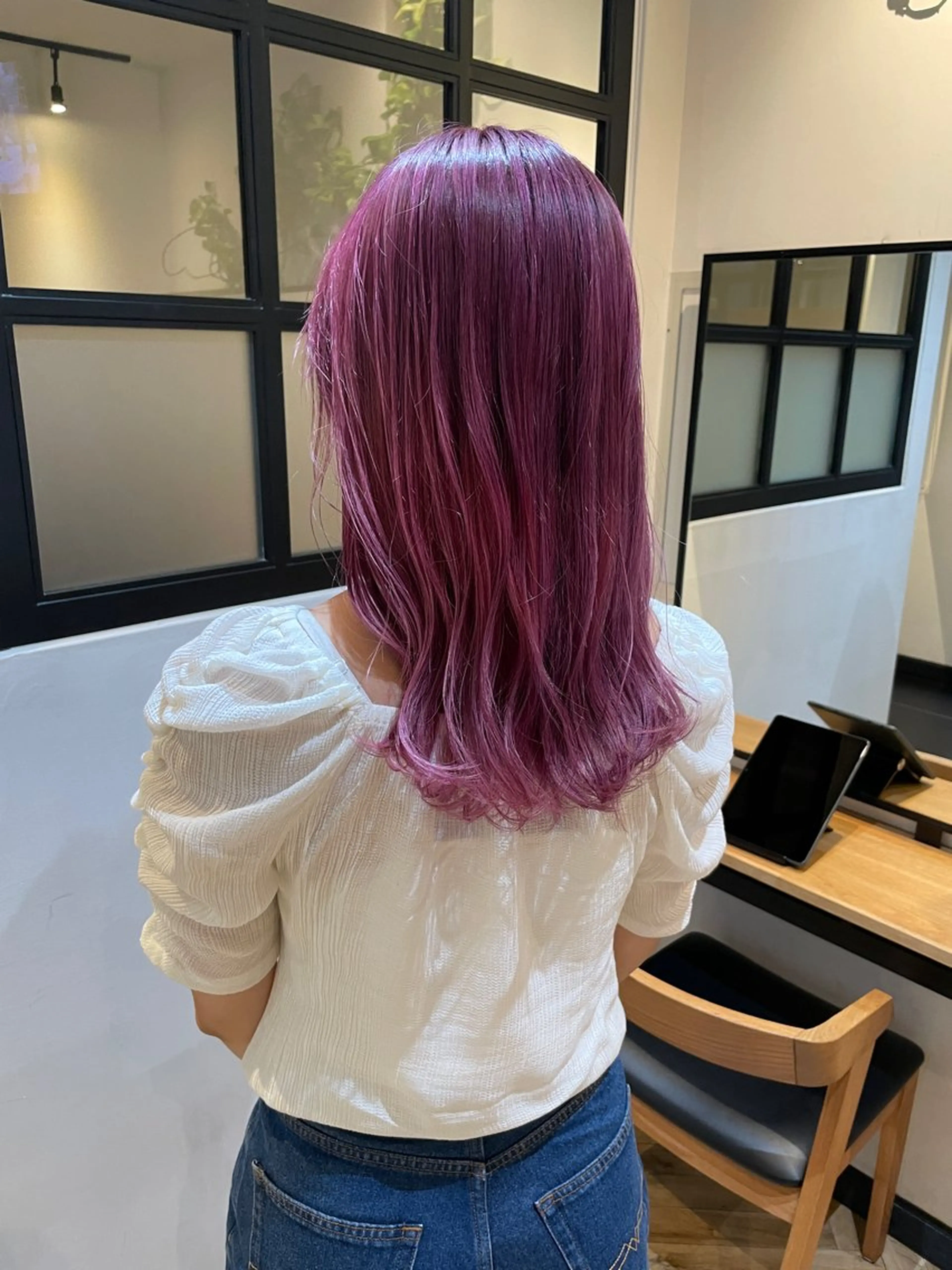 セミロング カラー ﾊｲﾄｰﾝ/ｶﾗｰ/ 用賀/稲若健太郎のヘアスタイル