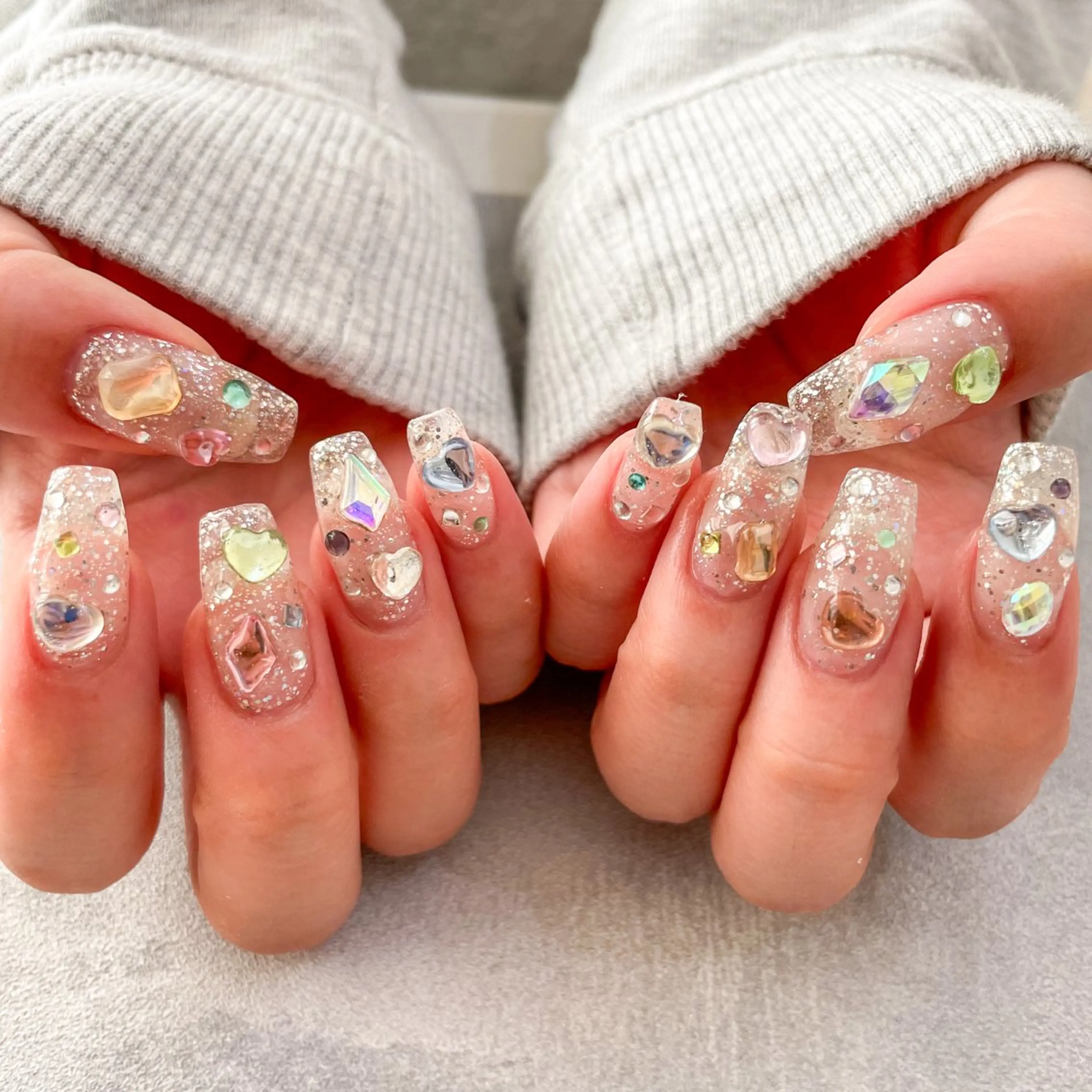 ネイル ハンドネイル ゴテゴテ💙ワンホン リオナのネイルデザイン