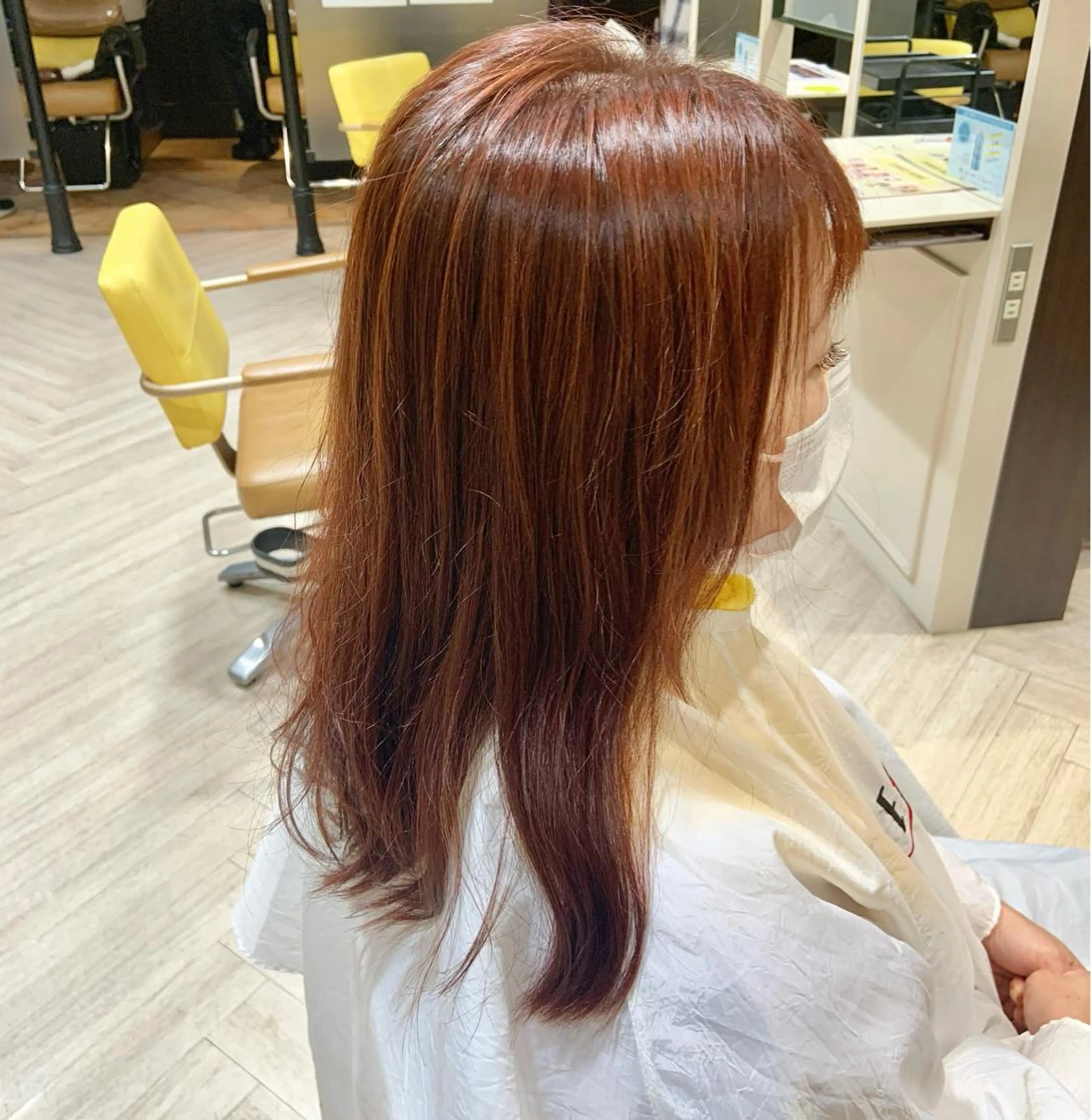 セミロング オレンジブラウン ハイライト BROWN nakano所属・🌿【メンズ歓迎】 矢嶋祐介のヘアスタイル