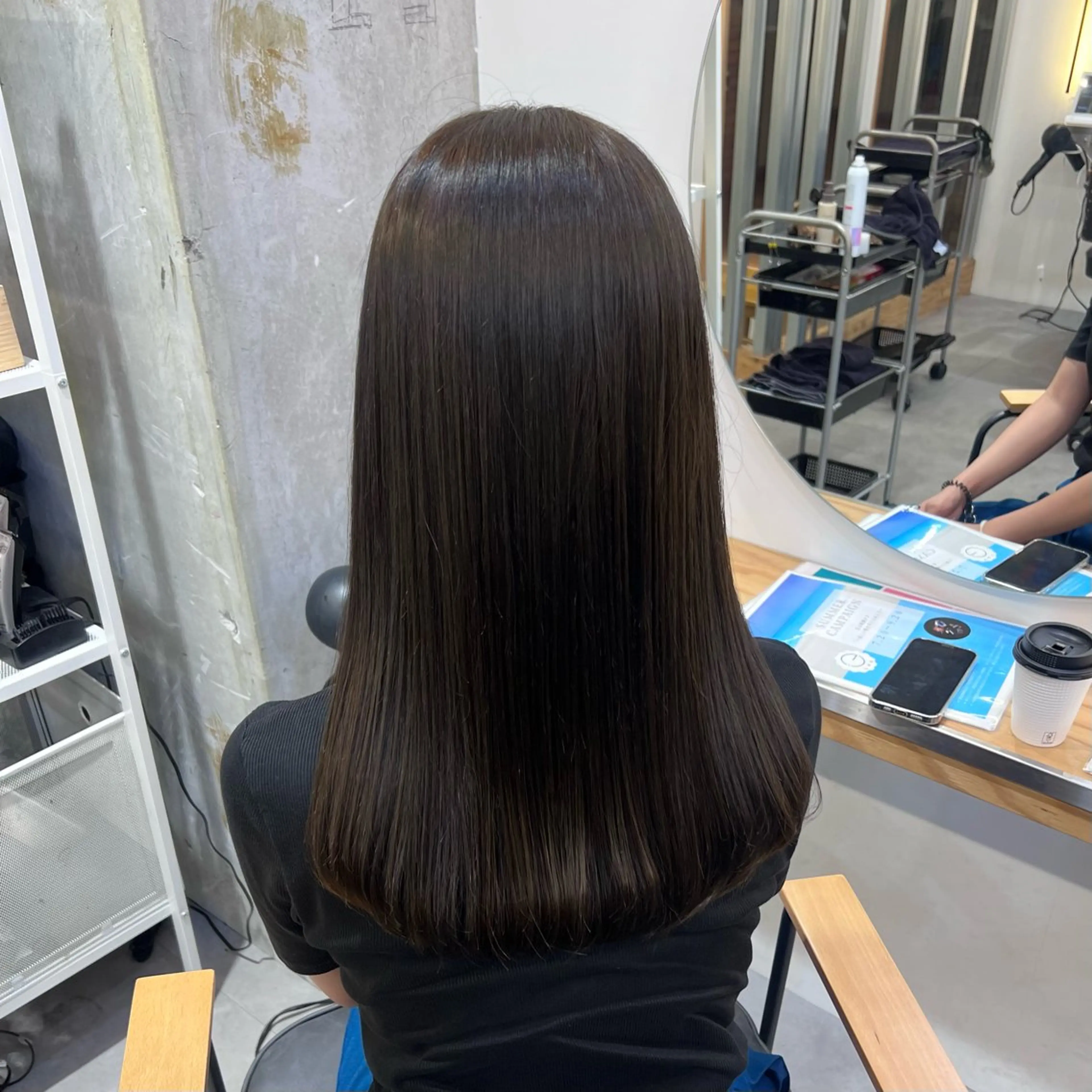 ミディアム カラー パーマ ベージュカラー 黒髪 ブルーカラー ブルーブラック ブラウンカラー トリートメント ブリーチなし/ ベージュ/akiraのヘアスタイル