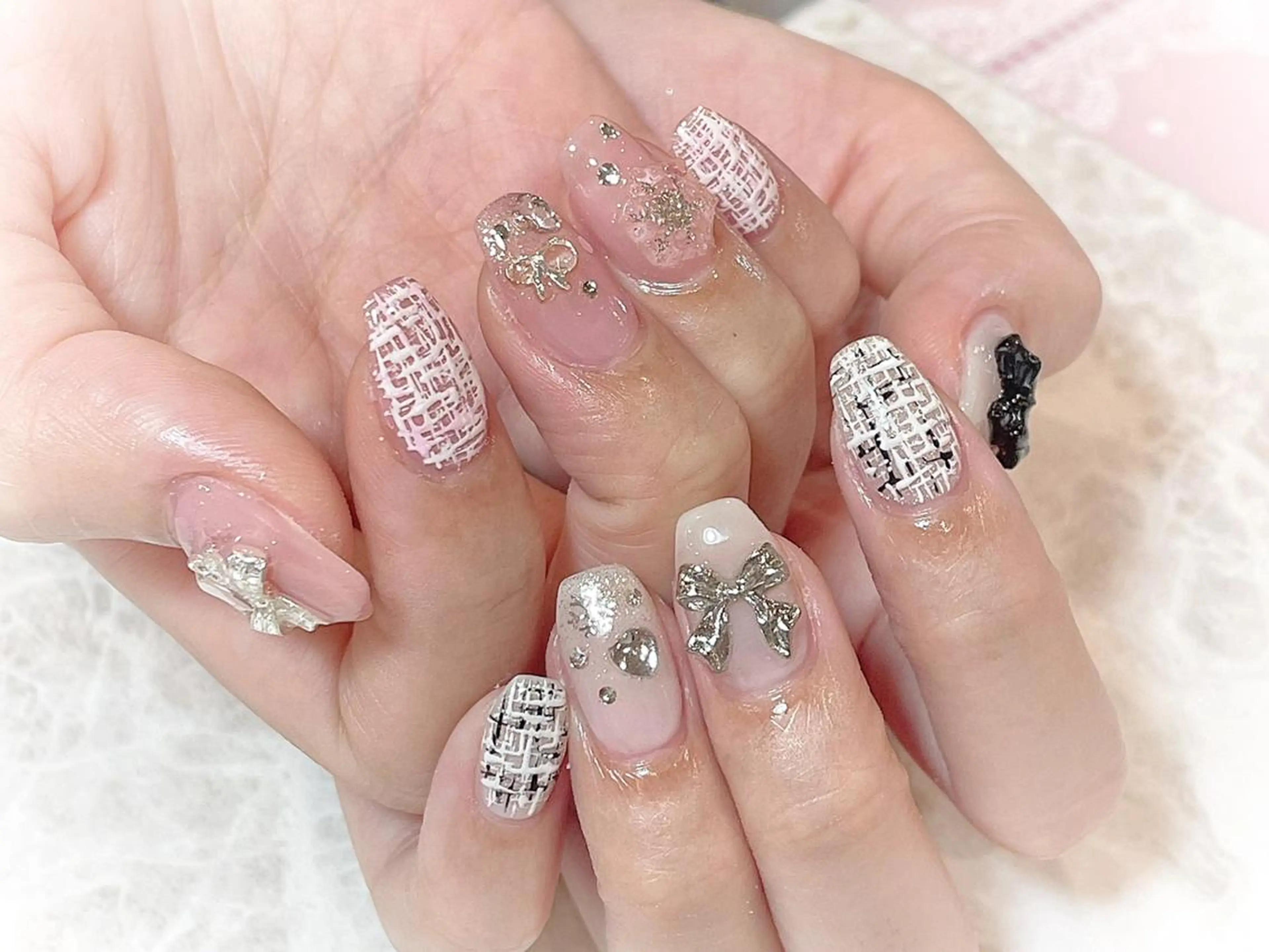 ネイル ストーンネイル ハンドネイル Cat's eye TOKYO 新宿店のネイルデザイン