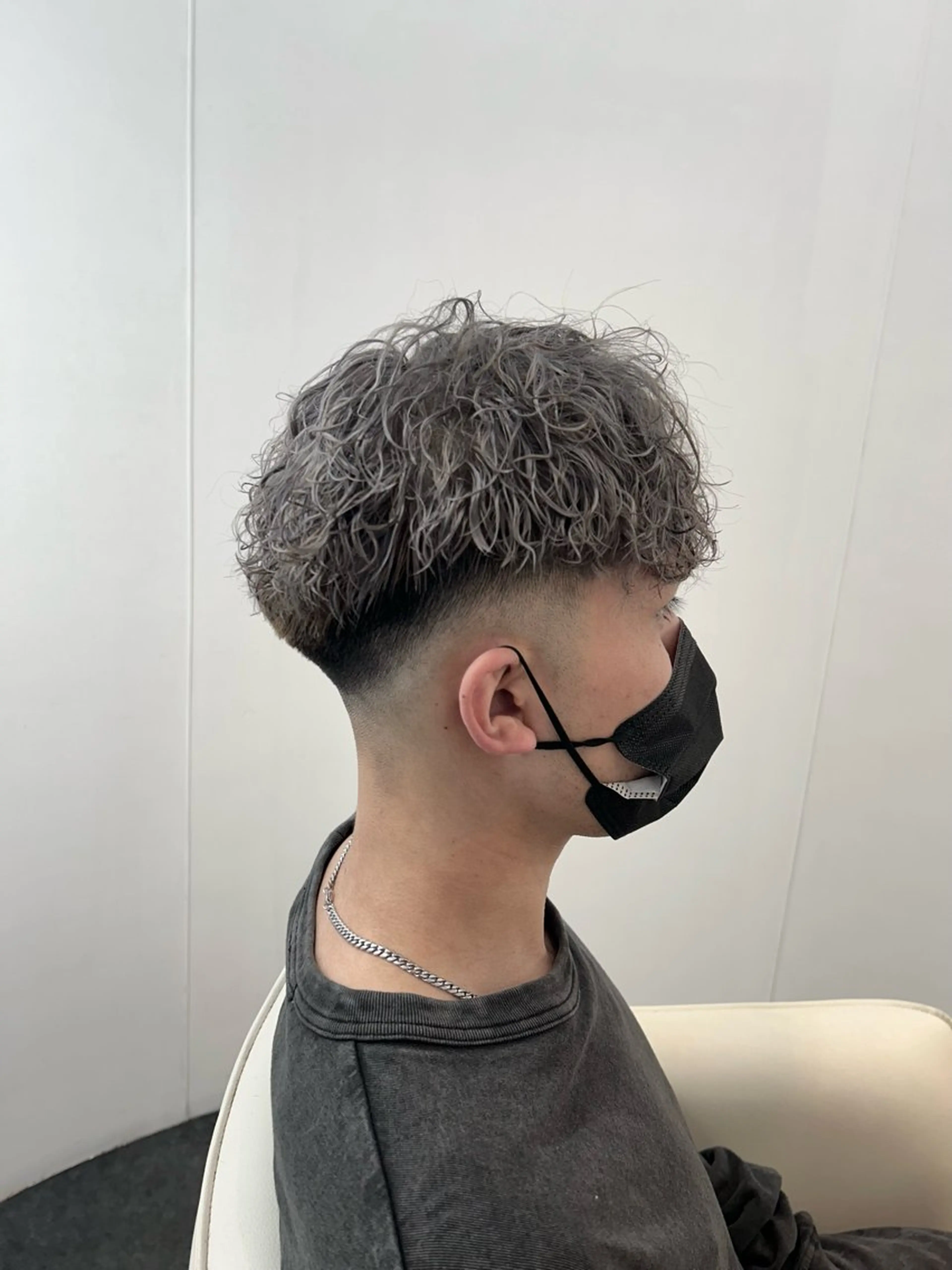 ショート カラー パーマ メンズ メンズブリーチ フェードカット メンズパーマ ブリーチ レイフィールド観光通り店所属・Ryo ⭐︎のヘアスタイル