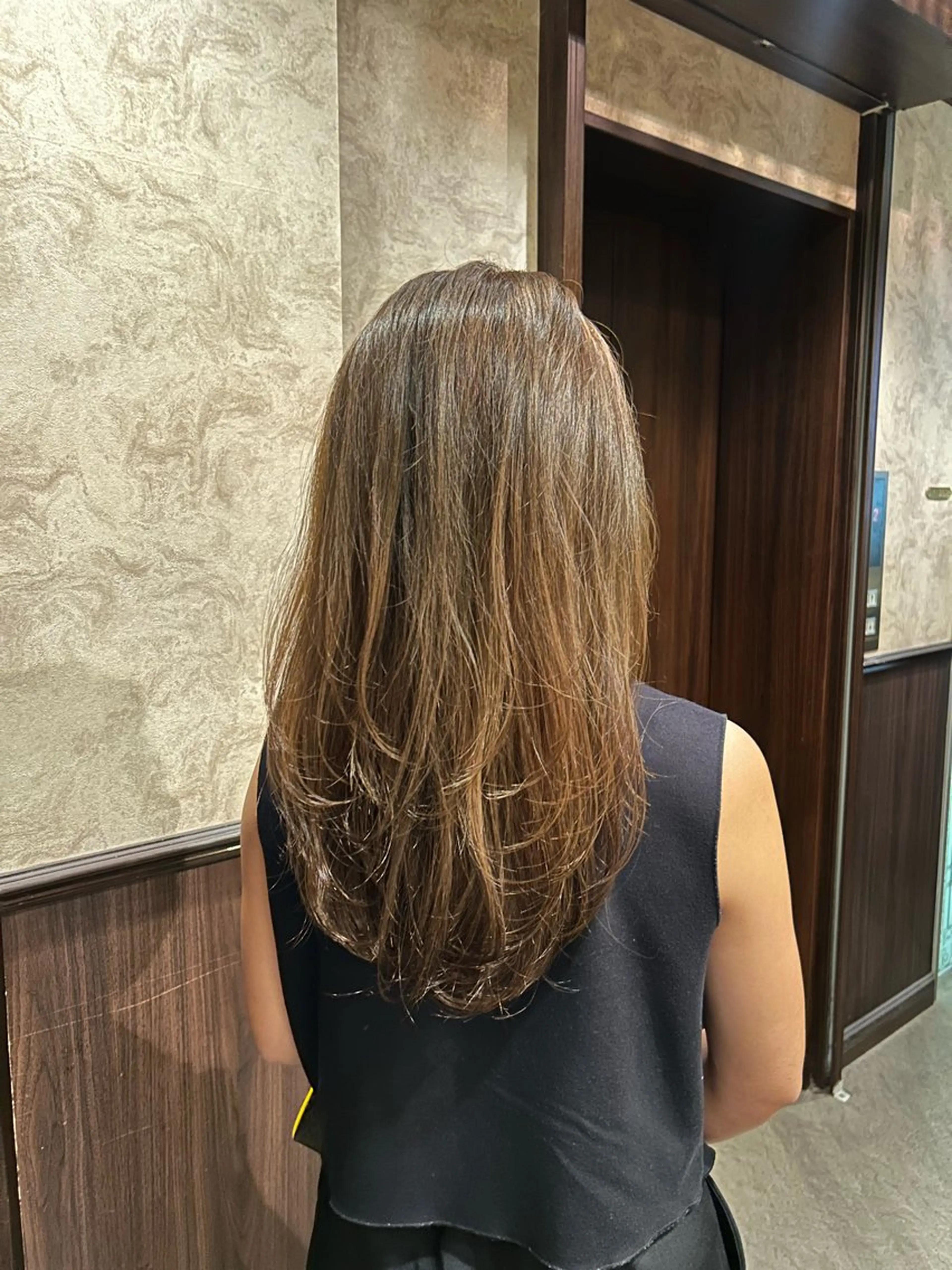 ロング Momo/海外ヘア /レイヤー/艶カラーのヘアスタイル