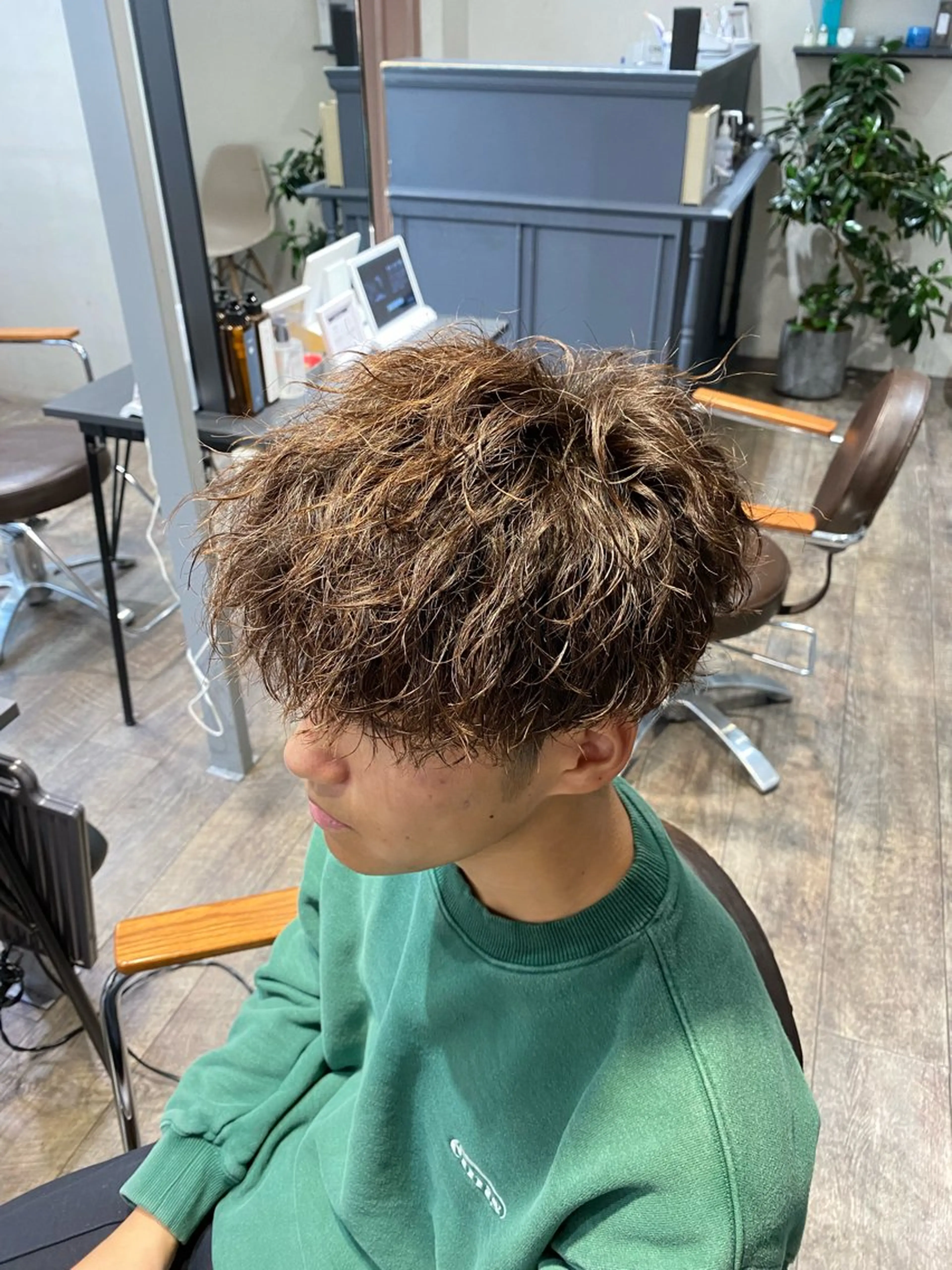 ショート パーマ メンズ メンズパーマ カット パーマ 江﨑 翔のヘアスタイル