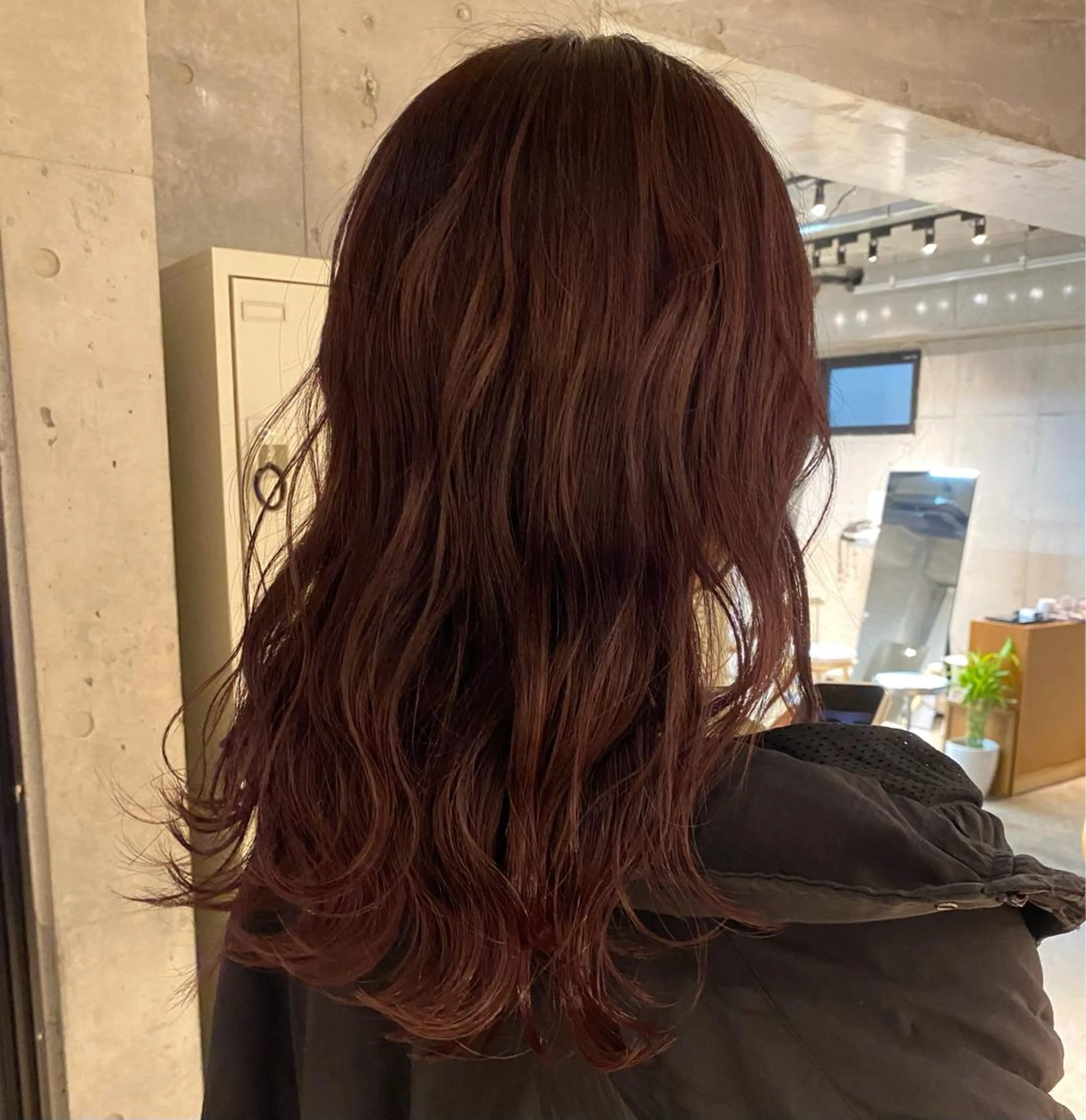 セミロング カラー 飯田 みづきのヘアスタイル