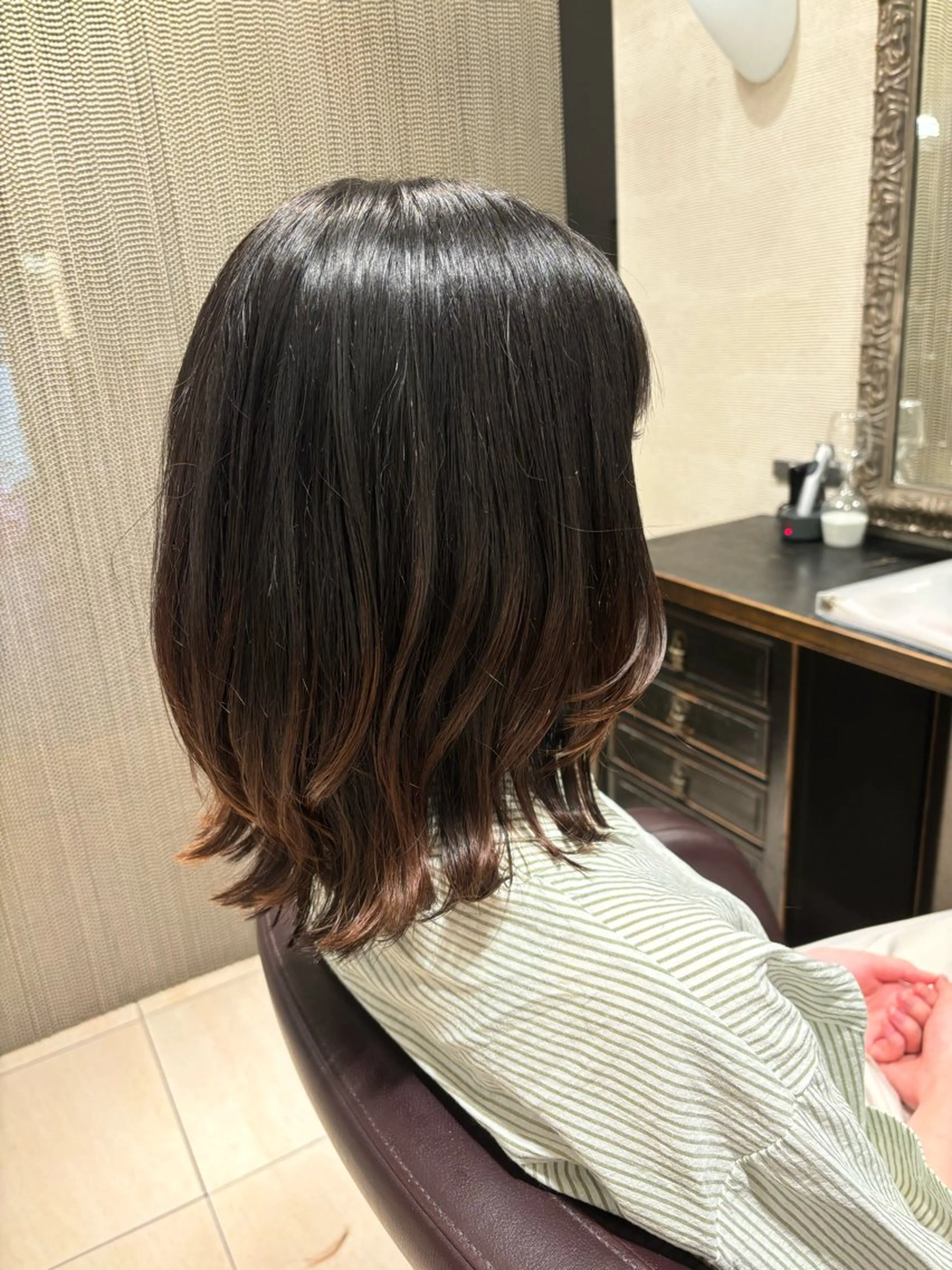 ミディアム レイヤーカット オブヘア宮崎台所属・橋田 恵美のヘアスタイル