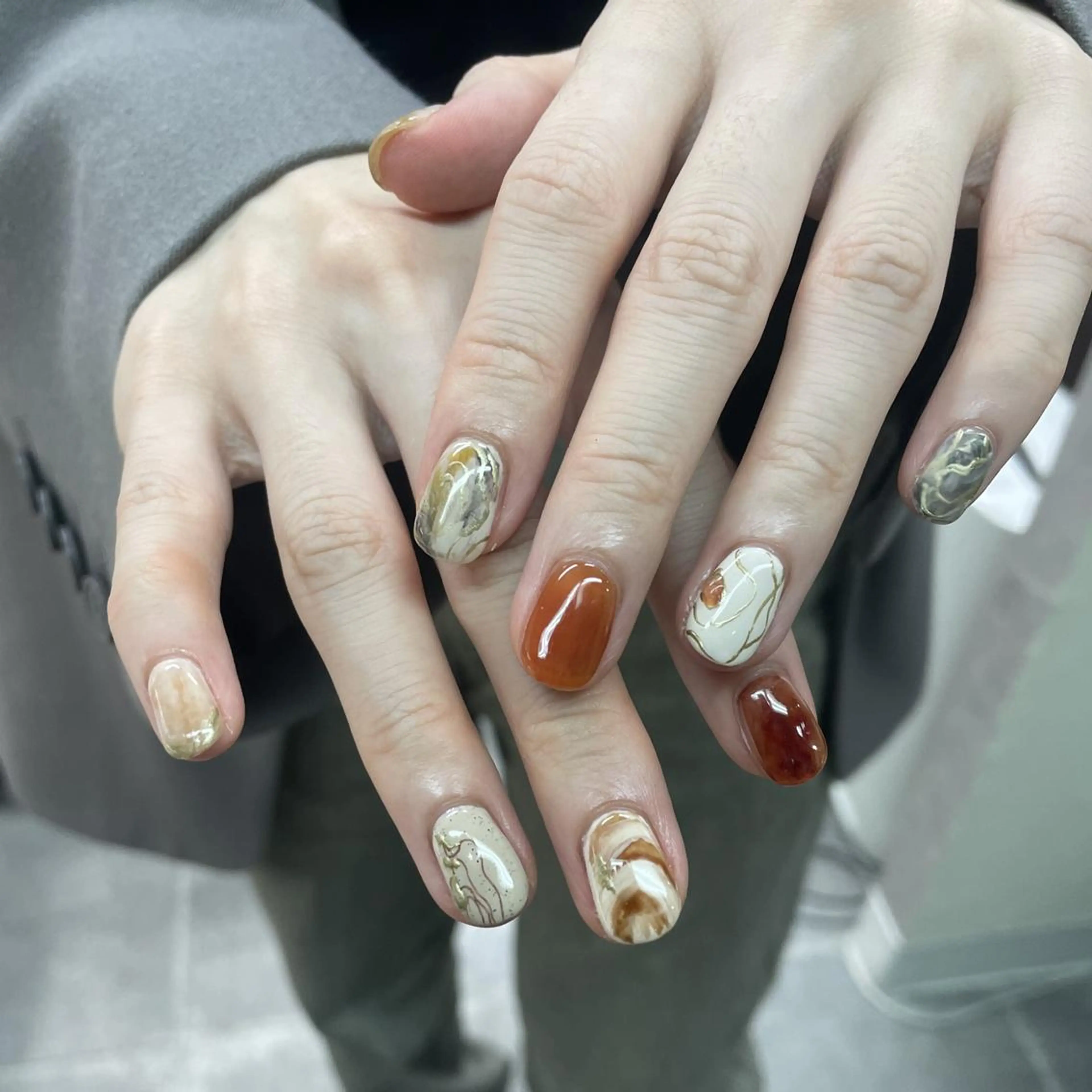 ネイル アートネイル べっ甲ネイル ジェルネイル グリーン マグネットネイル nailstudio eviz新宿店のネイルデザイン