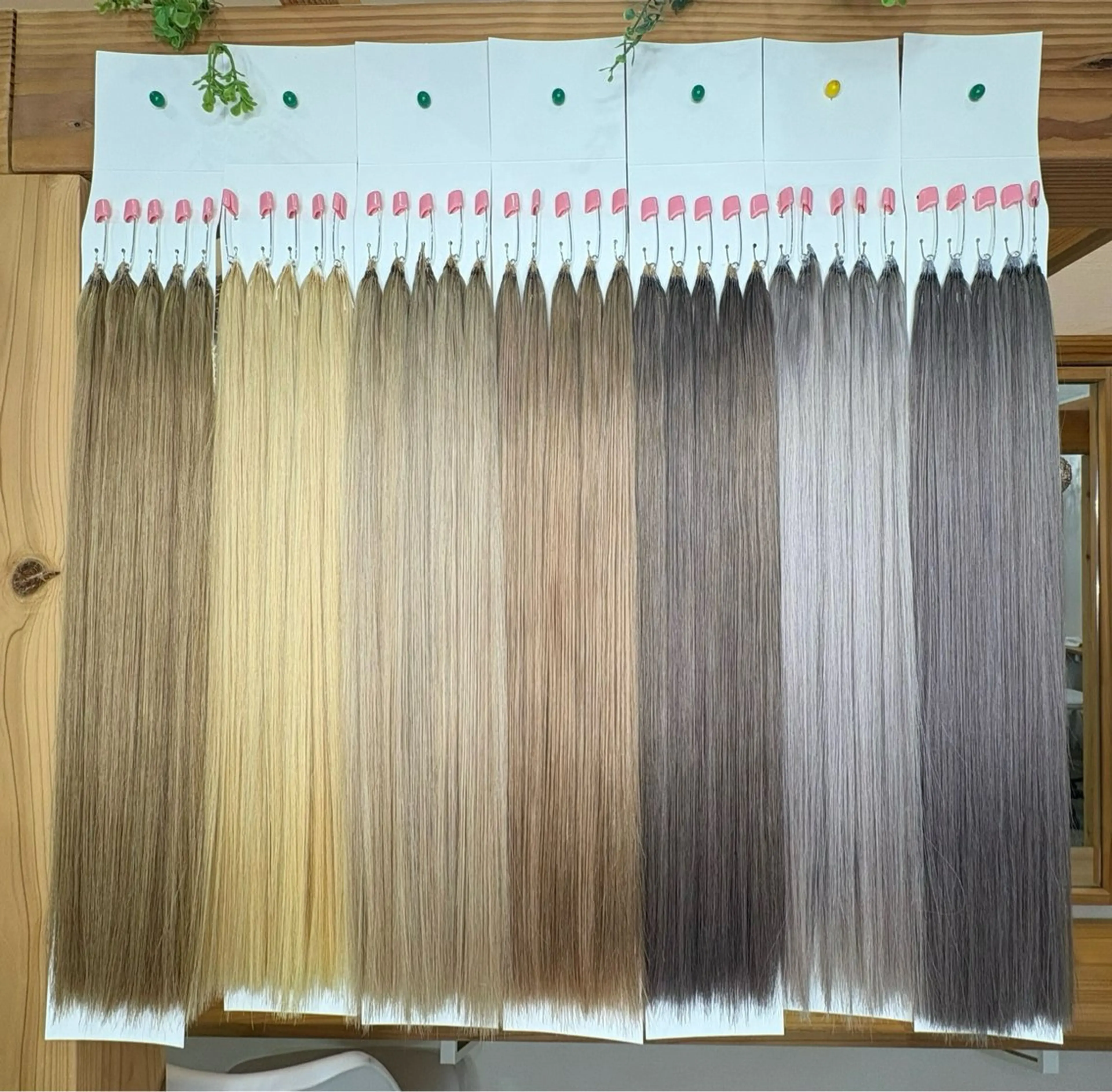 今話題の【羽エクステ🪽】A毛質 100本 40cmエクステモデルの写真