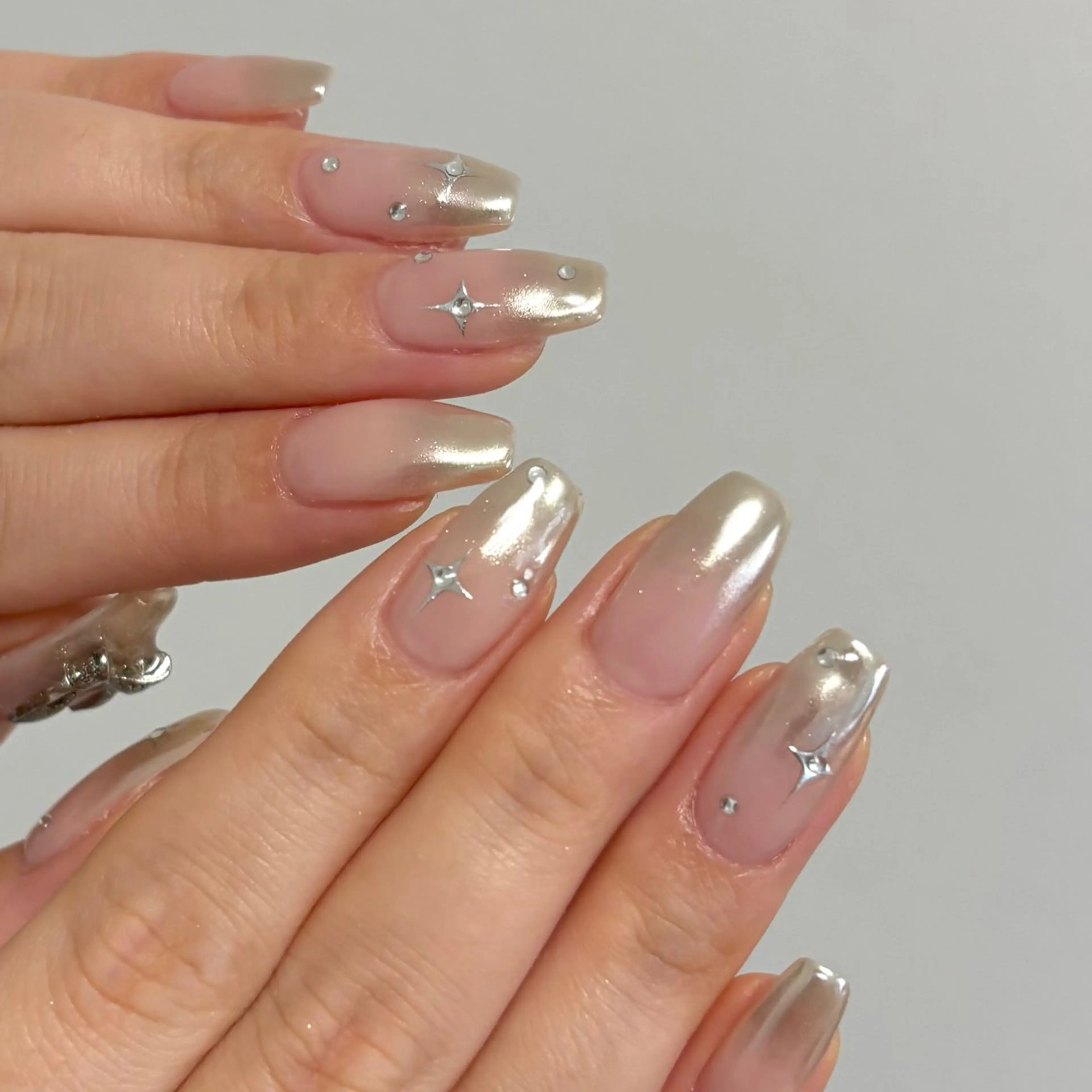 【ミラーグラデーション/オフなし】他店オフ無料✨/パラジェル別途料金/グラデーション/長さだし別途/スカルプの写真