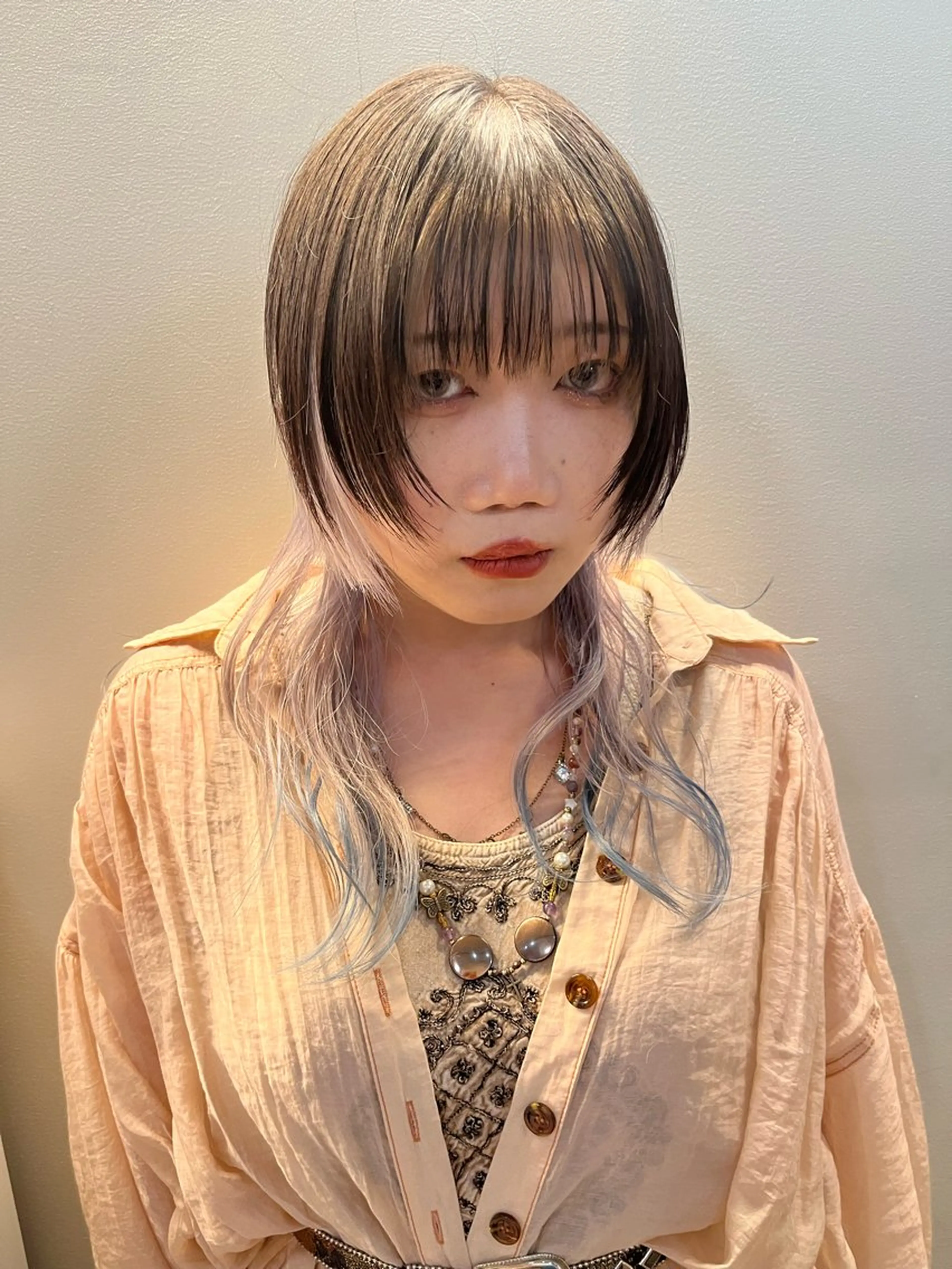 ミディアム 顔まわりレイヤー ハイライト レイヤーカット ウルフカット ウルフレイヤー レイヤーカット\ウル フ　chinatsuのヘアスタイル