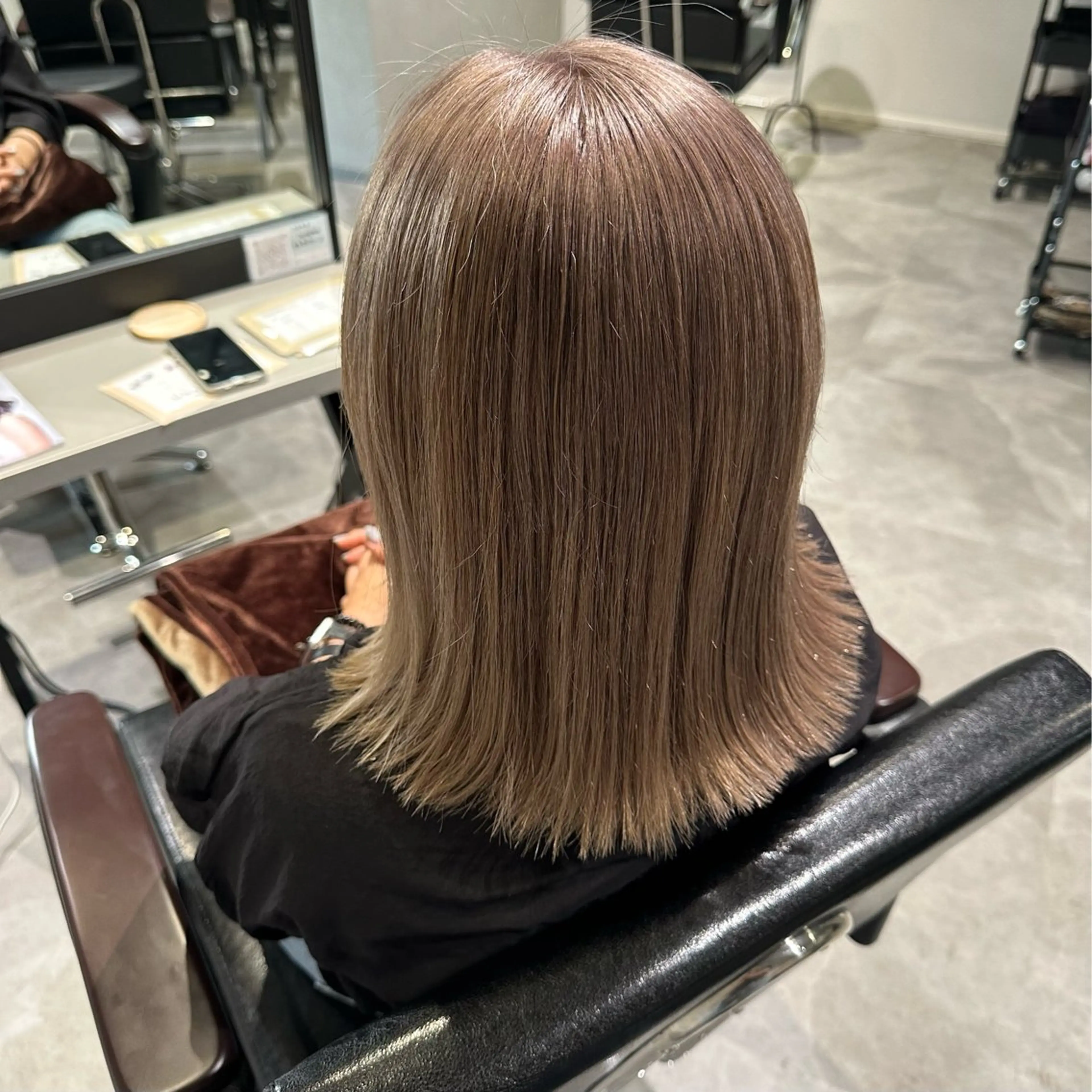 ミディアム カラー ベージュカラー ハイトーンカラー ミルクティーベージュ ヘアカラー 岩本みるか/ 暖色カラー/ベージュのヘアスタイル