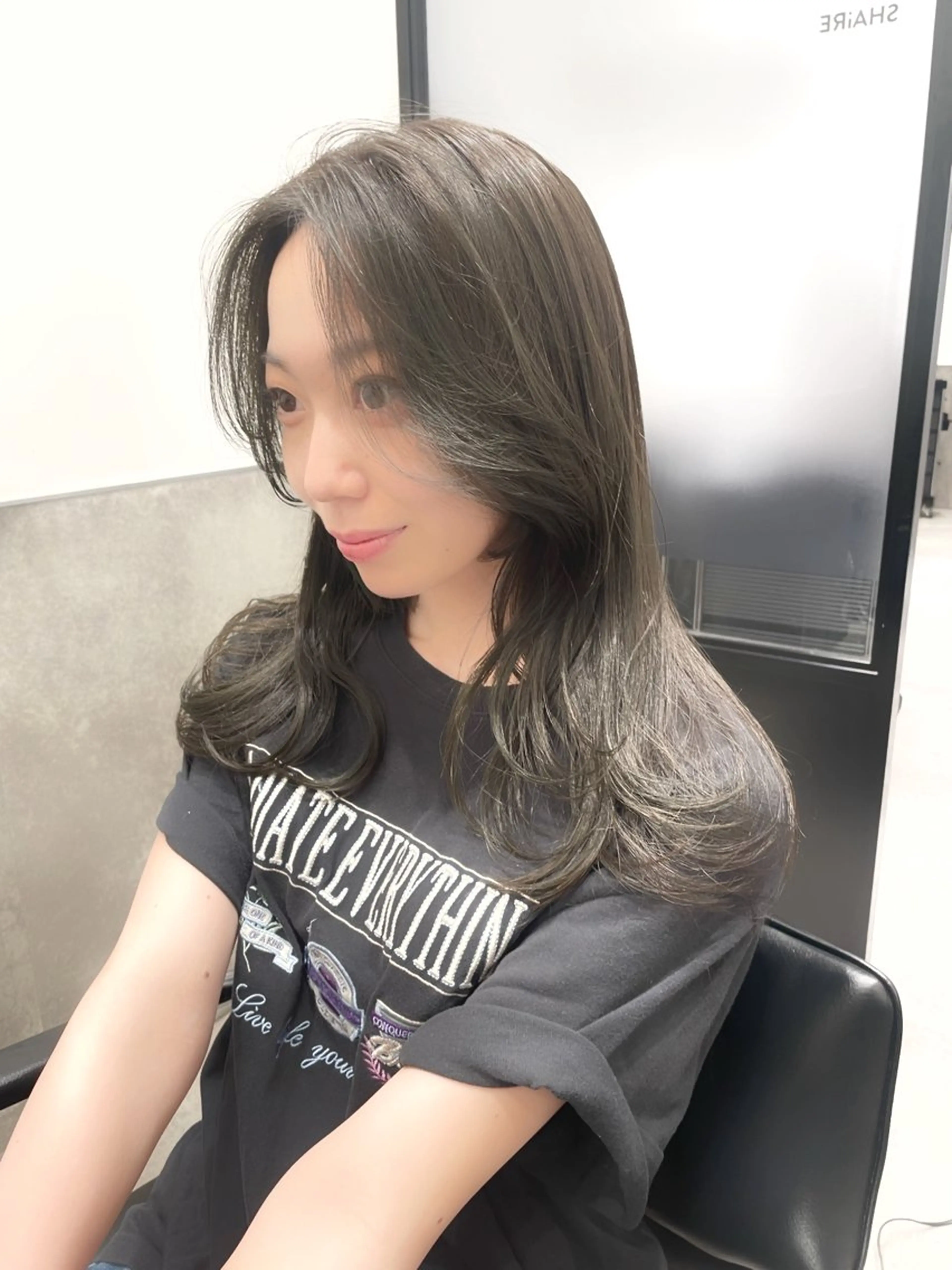 ミディアム カラー ヘアアレンジ アッシュ 透明感カラー グレージュ オリーブグレージュ オリーブグレー ヘアカラー トリートメント ヘアセット SALOWIN原宿ash店所属・憧れの艶ハイトーンへ 🐈サイサキのヘアスタイル