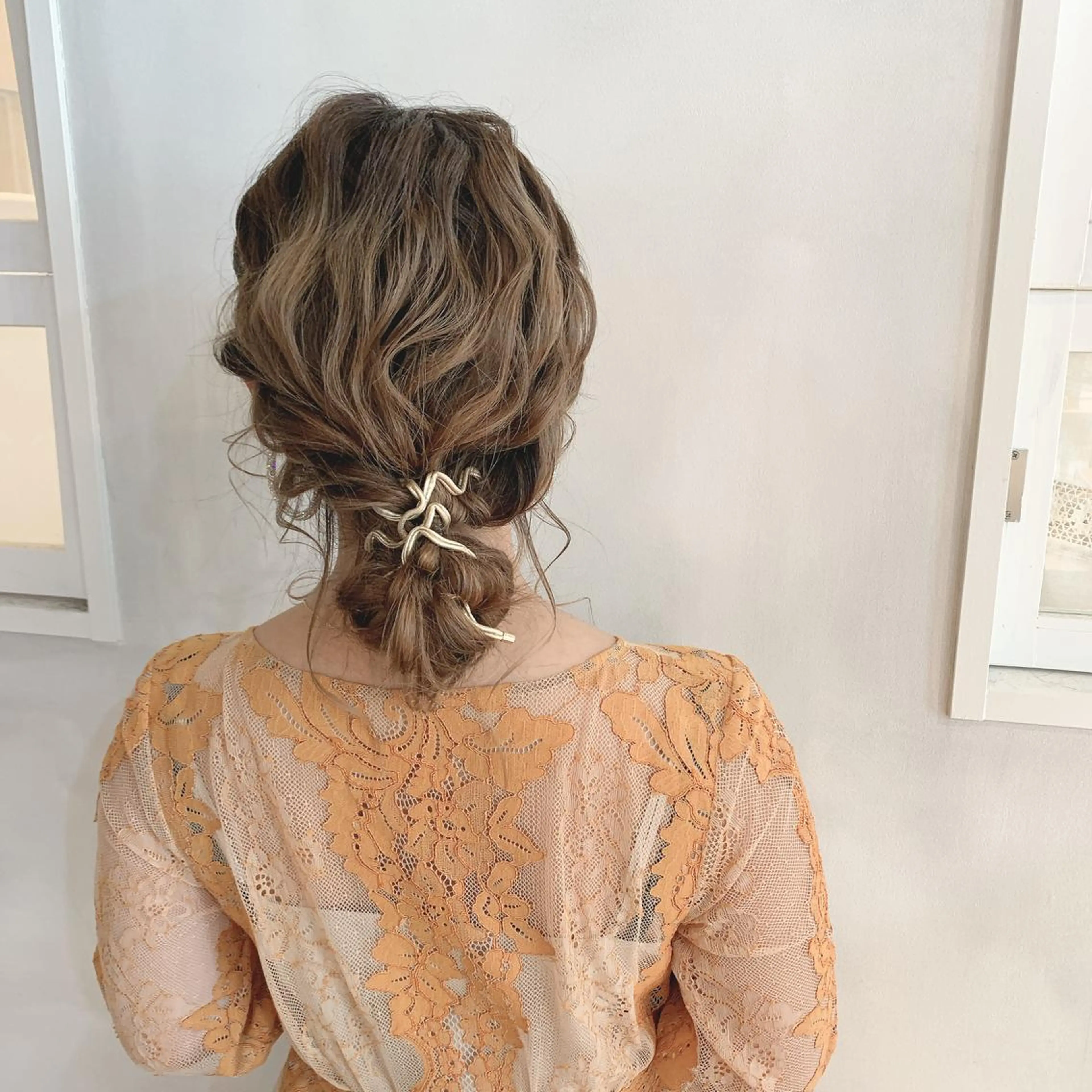 ミディアム カレンダー 弁天町Tomoのヘアスタイル