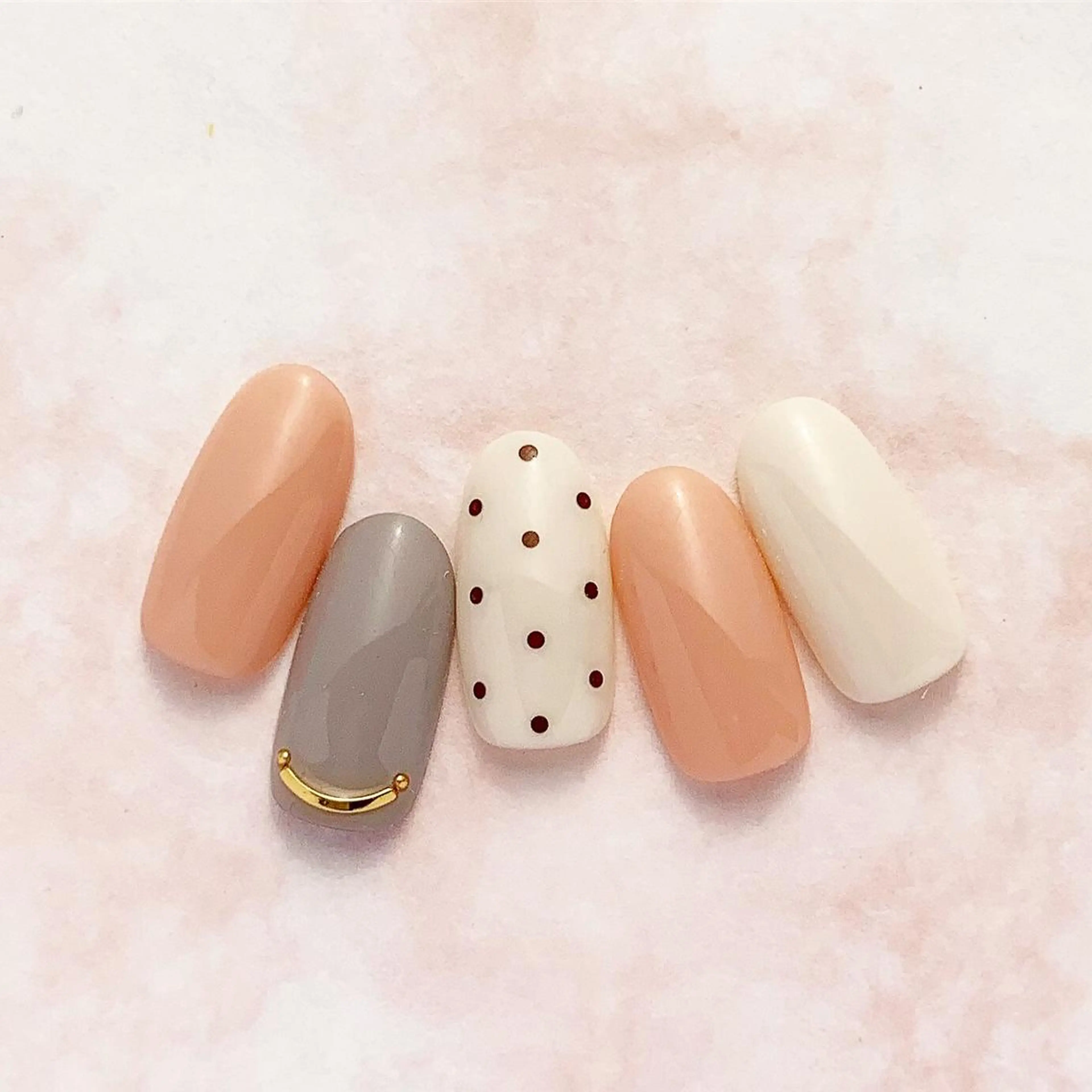 ネイル ドット SOLMANI 予約担当のネイルデザイン