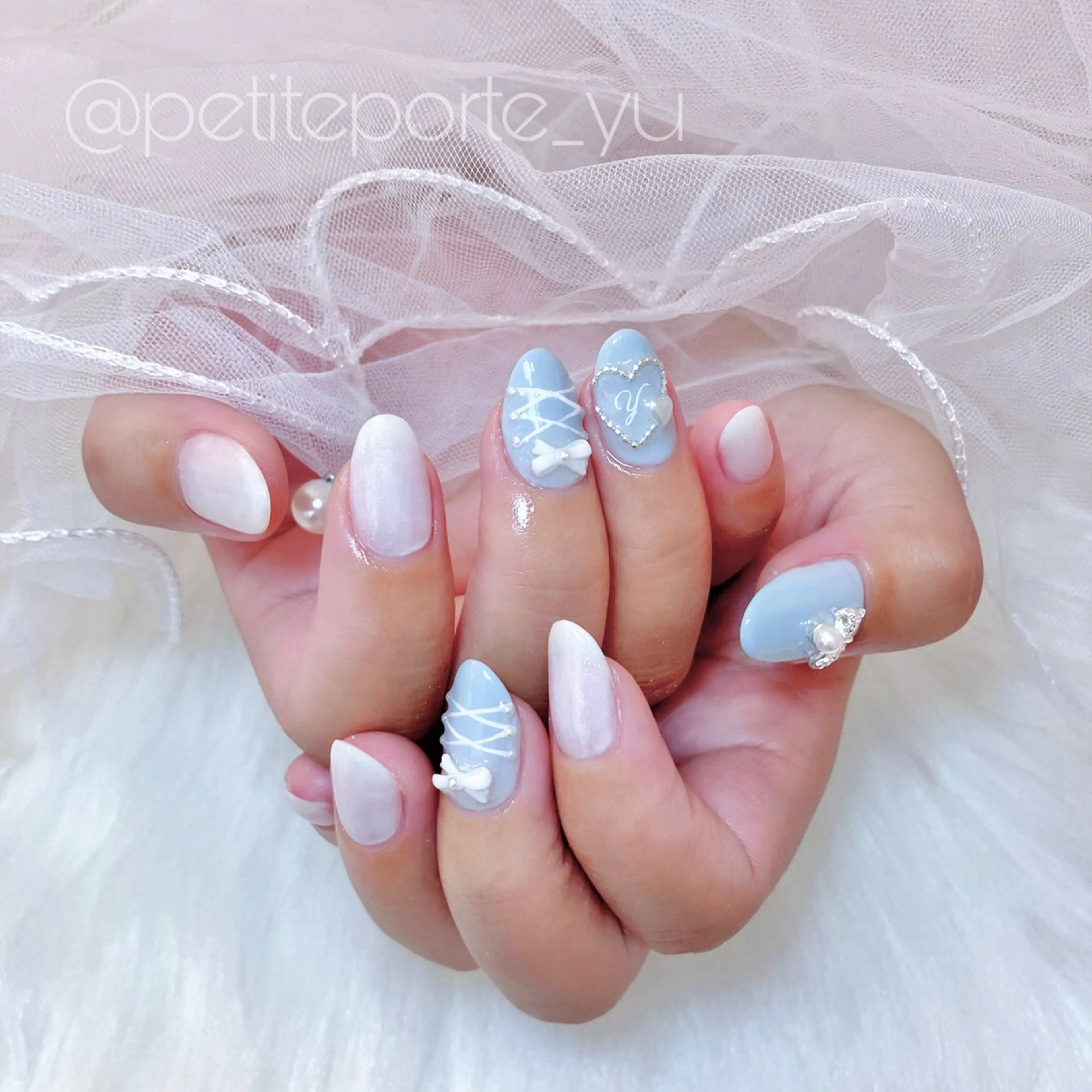 ネイル アートネイル オーロラネイル ガーリー ゴールド ハート ハンドネイル nailsalon petite porte所属・petite porteのネイルデザイン