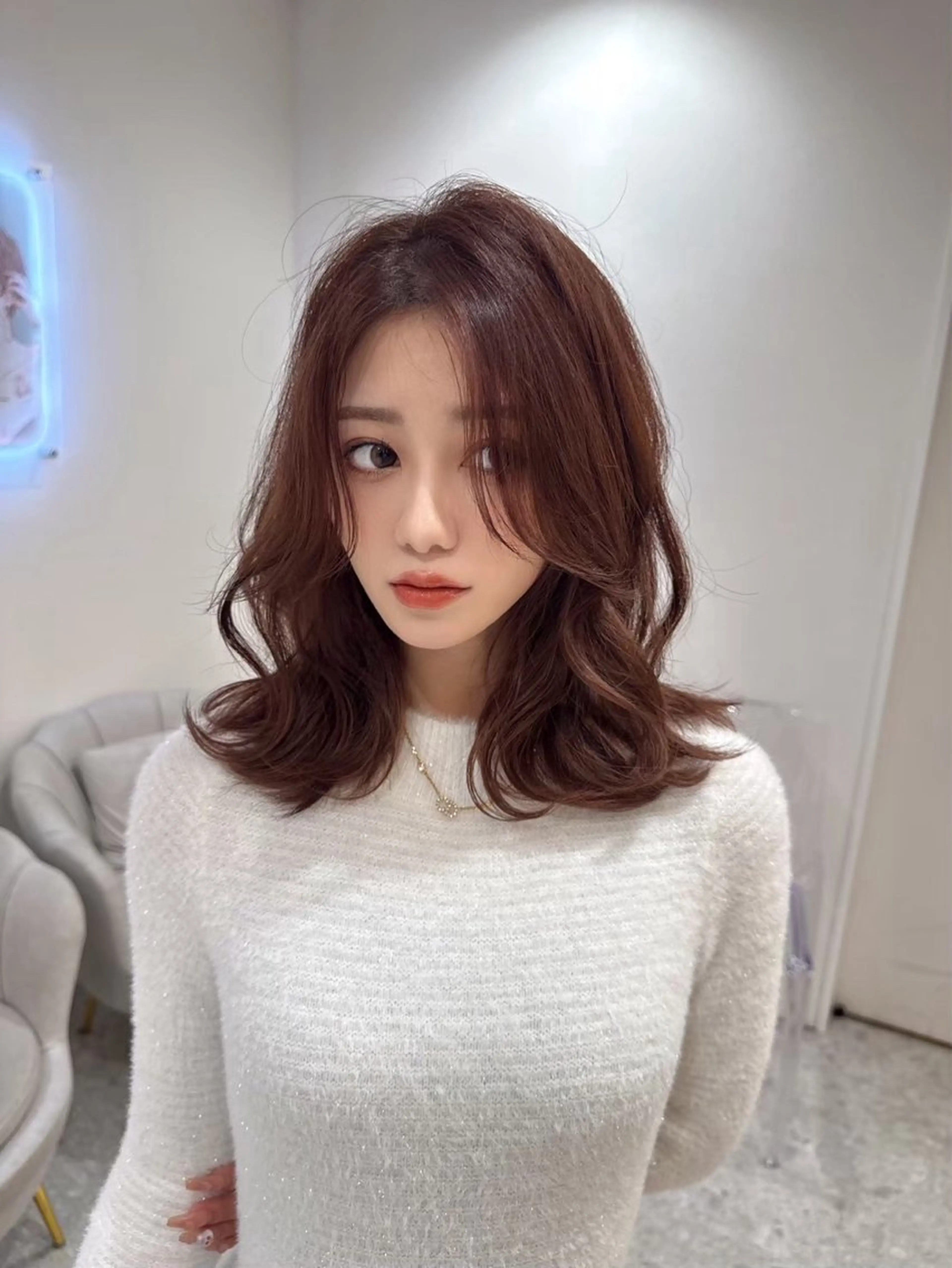 ミディアム カラー ヘアアレンジ ミディアムレイヤー レイヤーカット カット ヘアカラー トリートメント ヘッドスパ ヘアセット 似合わせカラー× ウルフカット/ホマレのヘアスタイル