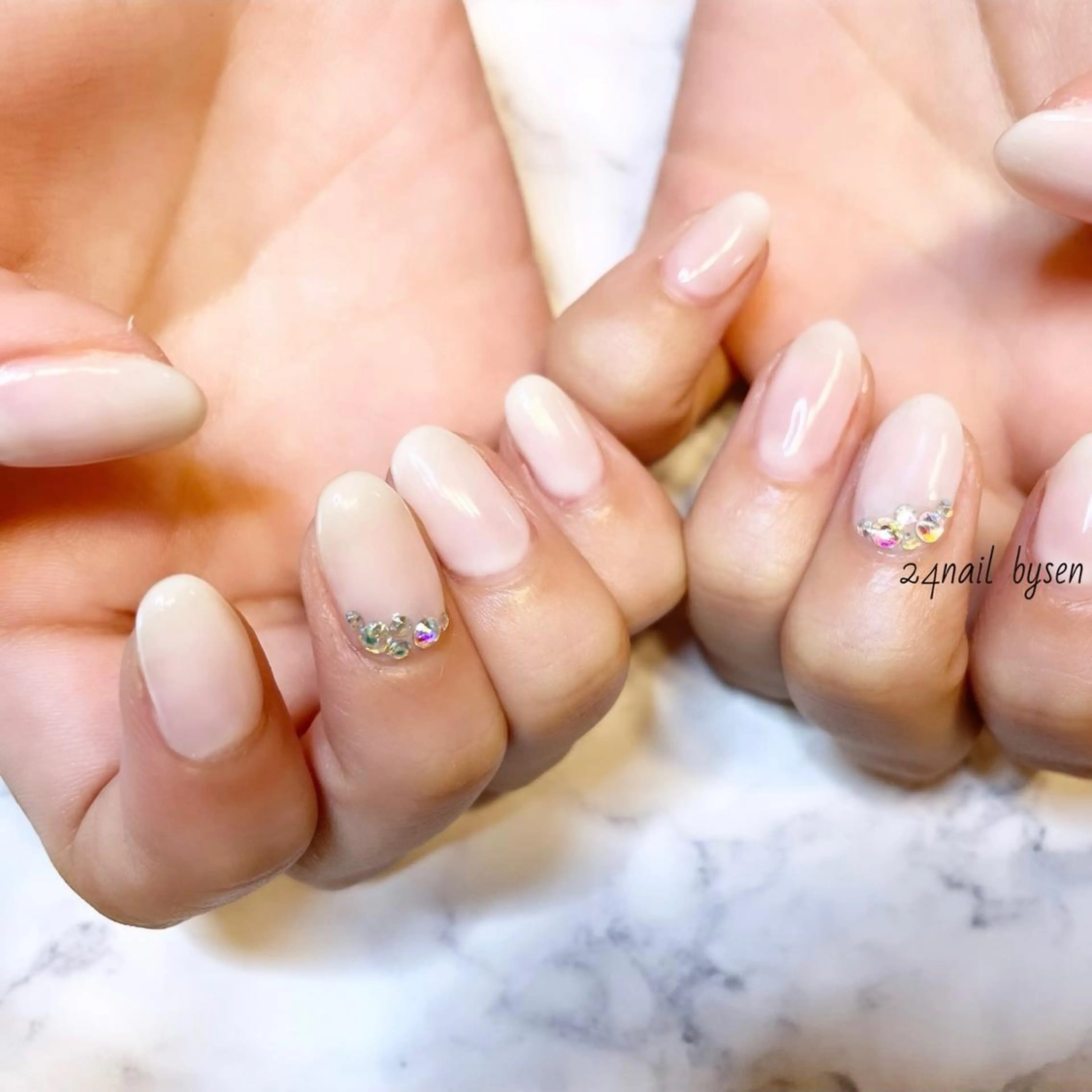 ネイル オーロラネイル ワンカラーネイル ストーンネイル Atelier by 24nail/Ayaのネイルデザイン