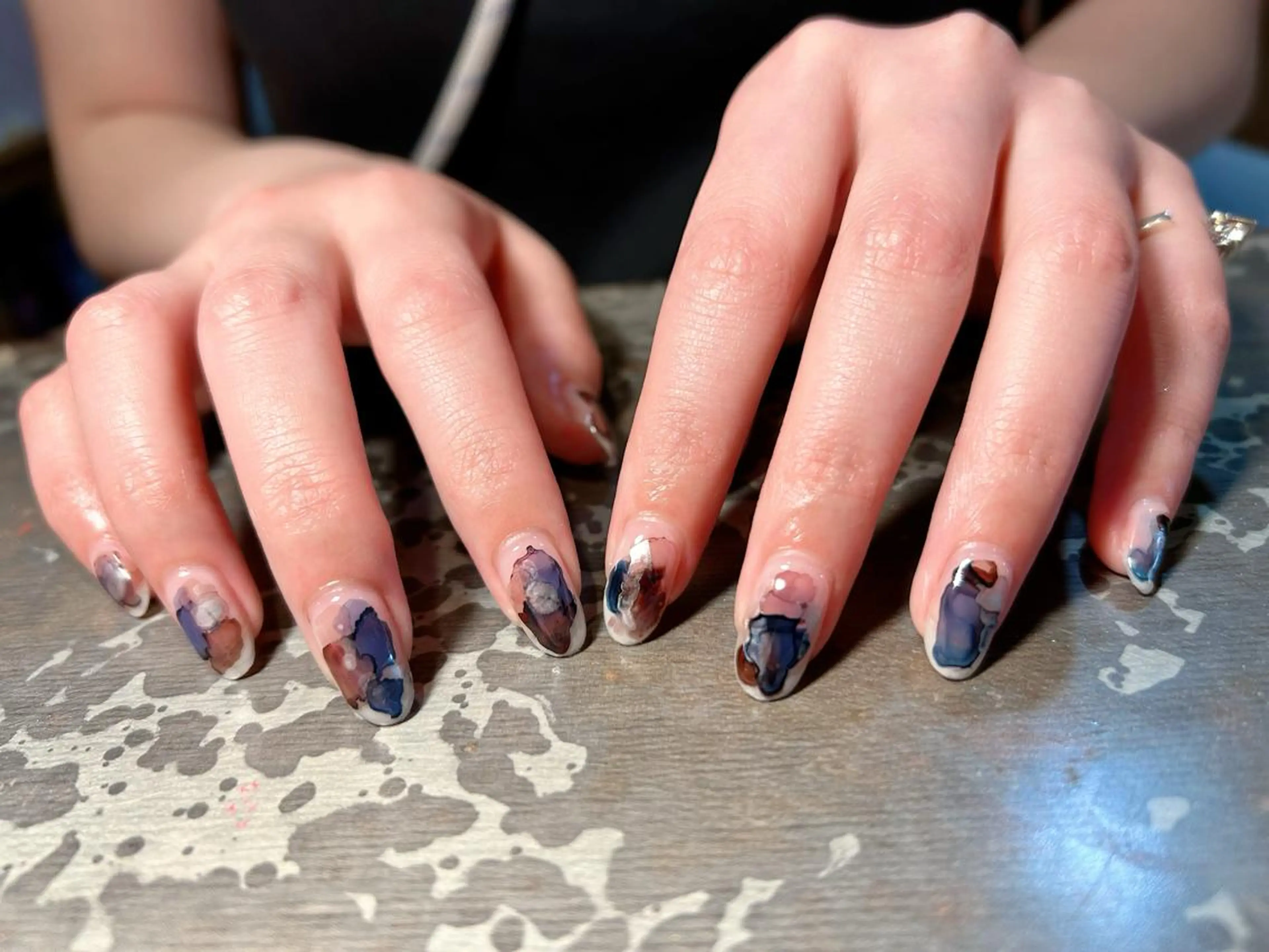 ネイル アートネイル ブルー ニュアンスネイル シルバー ハンドネイル Ainchi nail所属・＊ misa ＊のネイルデザイン