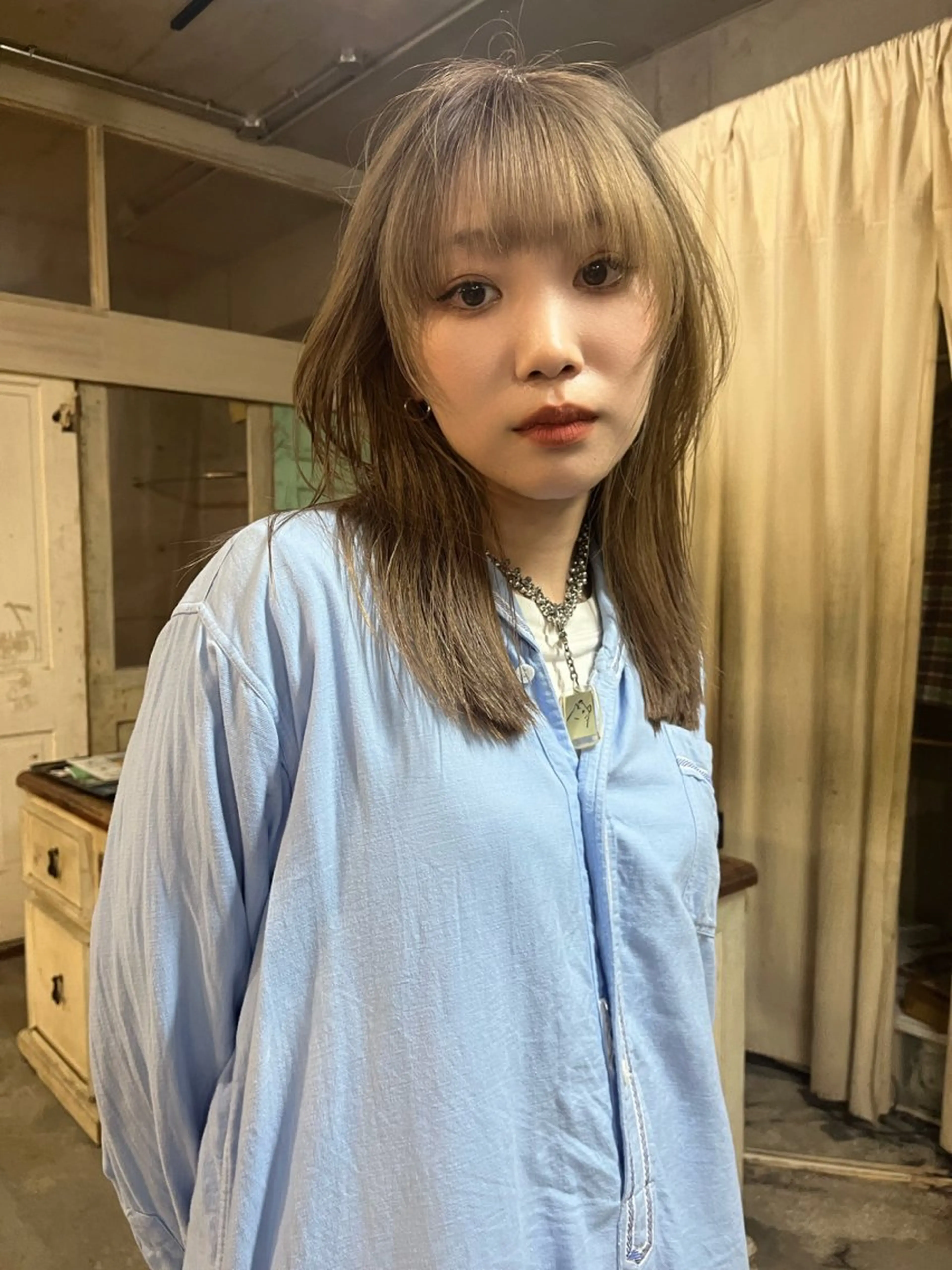 ミディアム カット ヘアカラー トリートメント ハイトーン/顔まわり レイヤー/YUKAのヘアスタイル