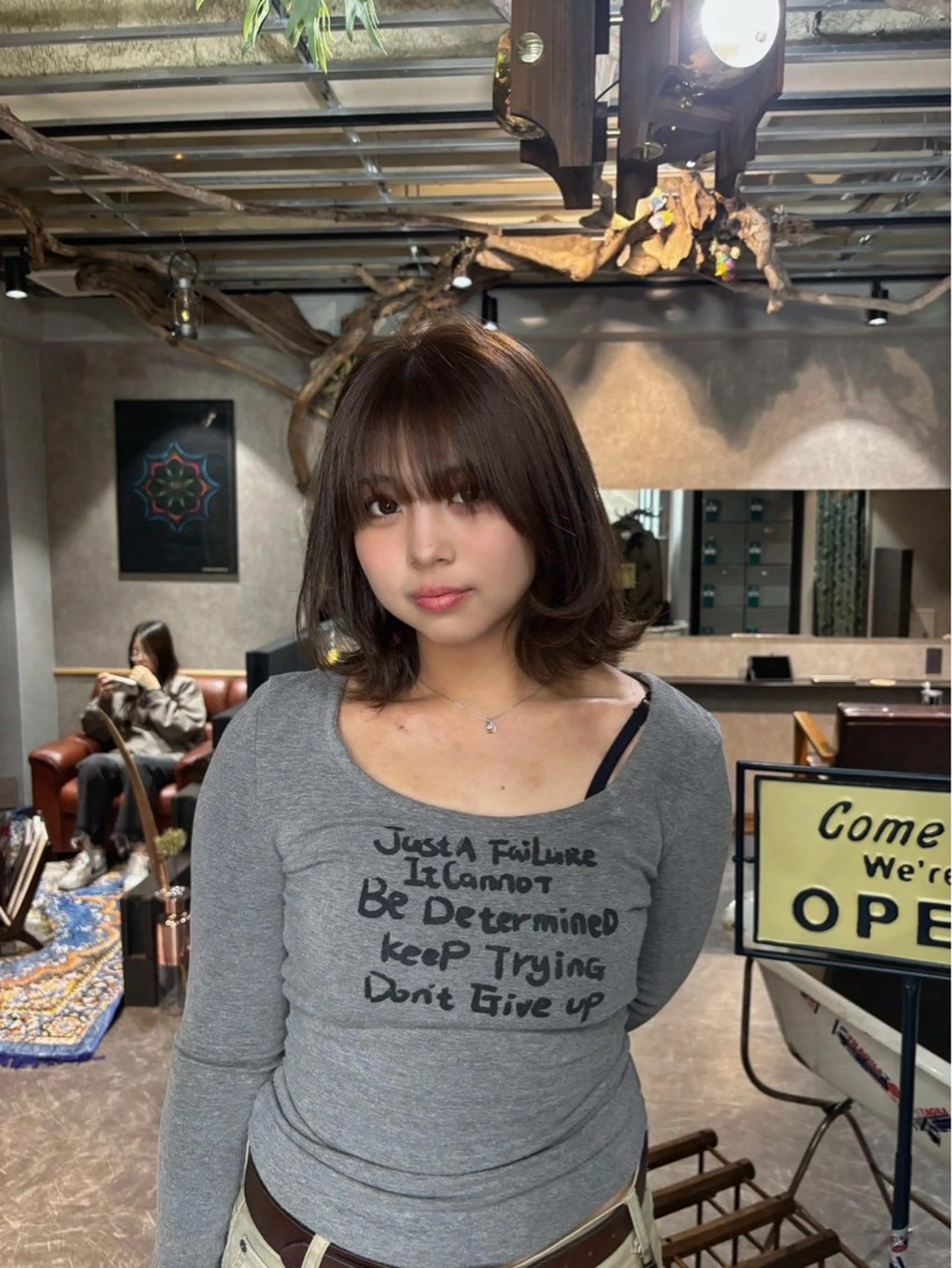 ミディアム カラー ダブルカラー グレージュ インナーカラー 外国人風カラー 髪質改善 ヘアカラー トリートメント ravens デザインカラーのヘアスタイル