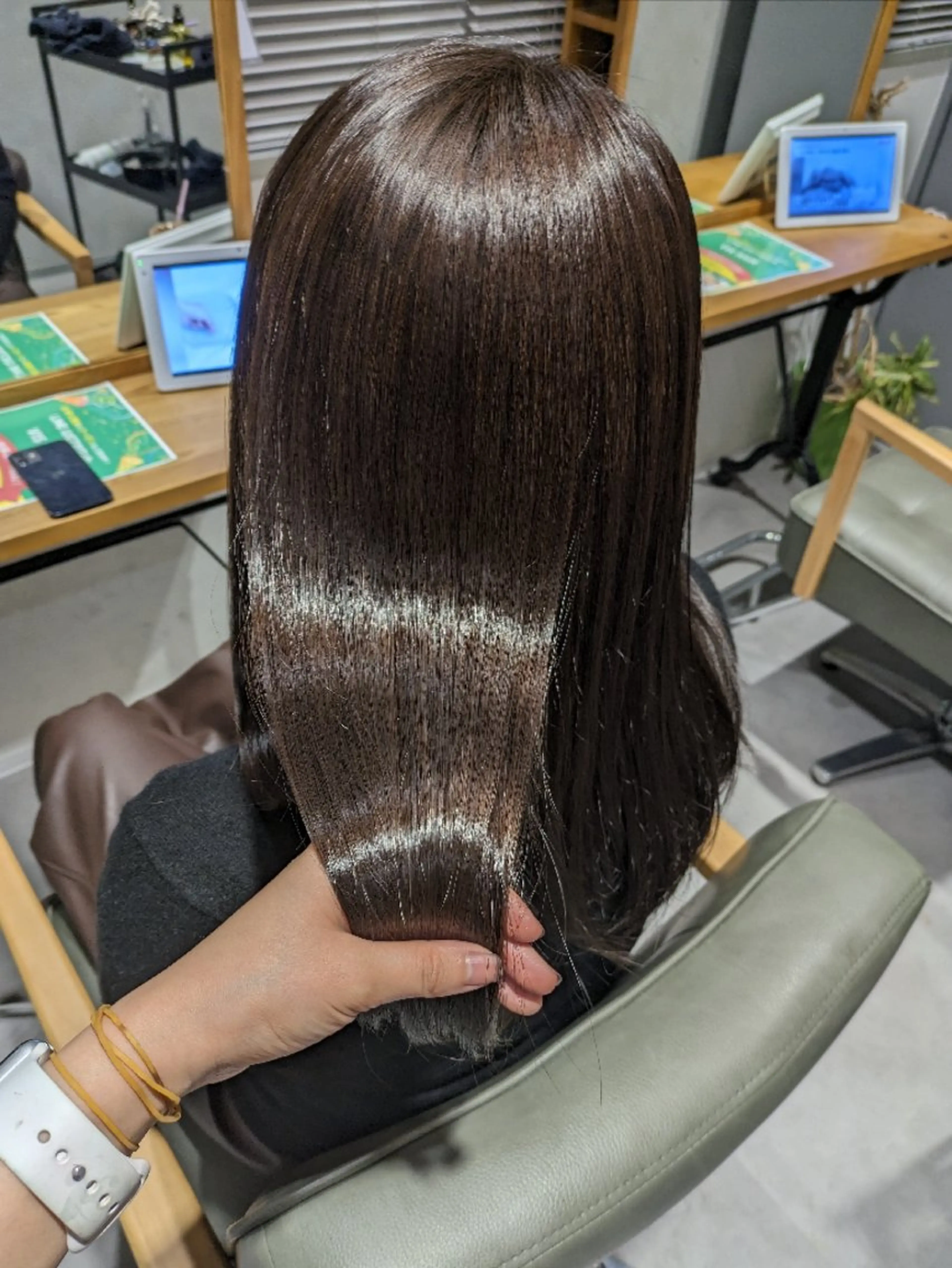 ロング カラー ヘアアレンジ ブラウンカラー バイオレットカラー バイオレットブラウン カット ヘアカラー 小國 綾かのヘアスタイル