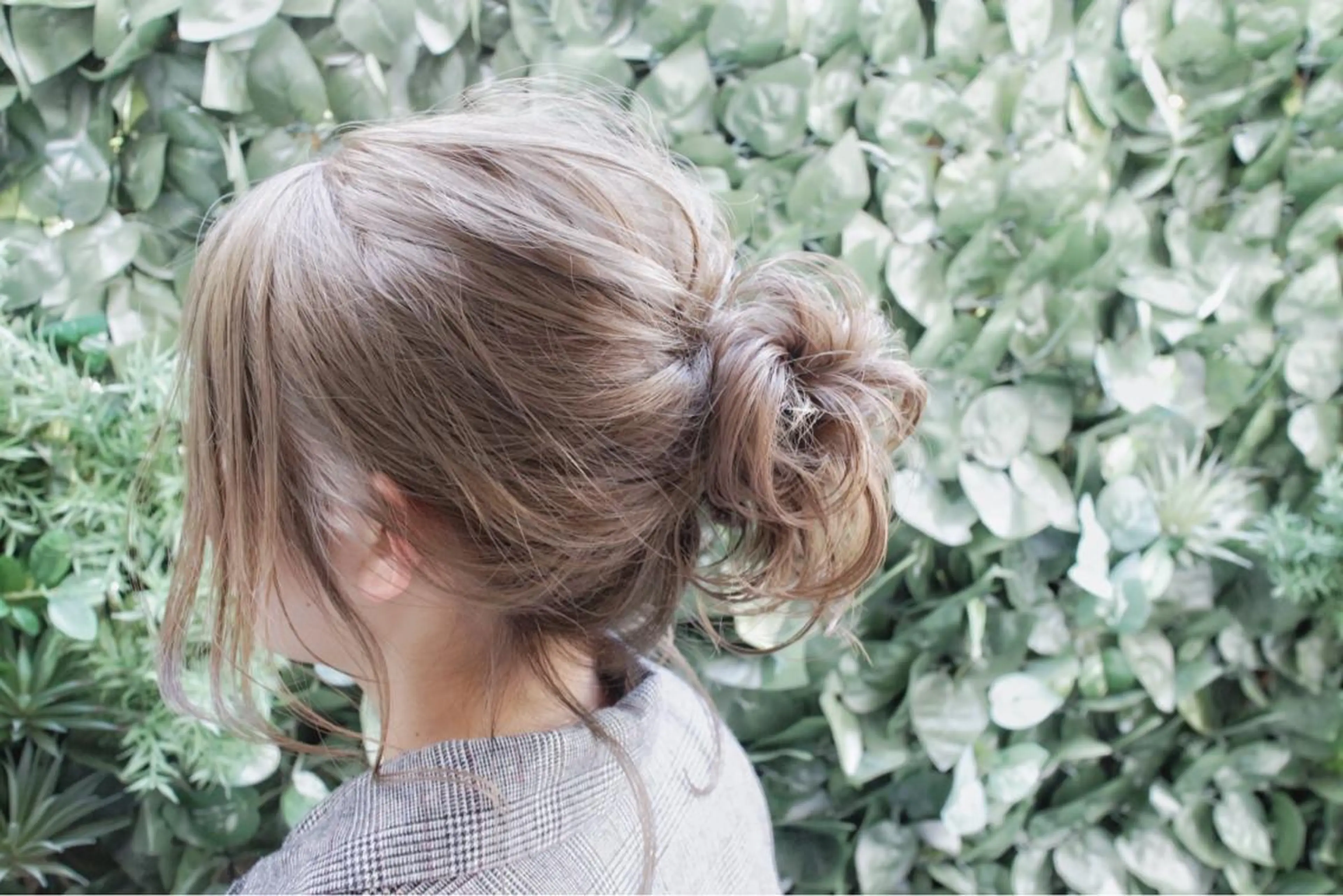 セミロング カラー ヘアアレンジ グレージュ ハイトーンカラー ハイトーングレージュ カット ヘアカラー トリートメント Croix   Hair所属・吉本 知弘のヘアスタイル