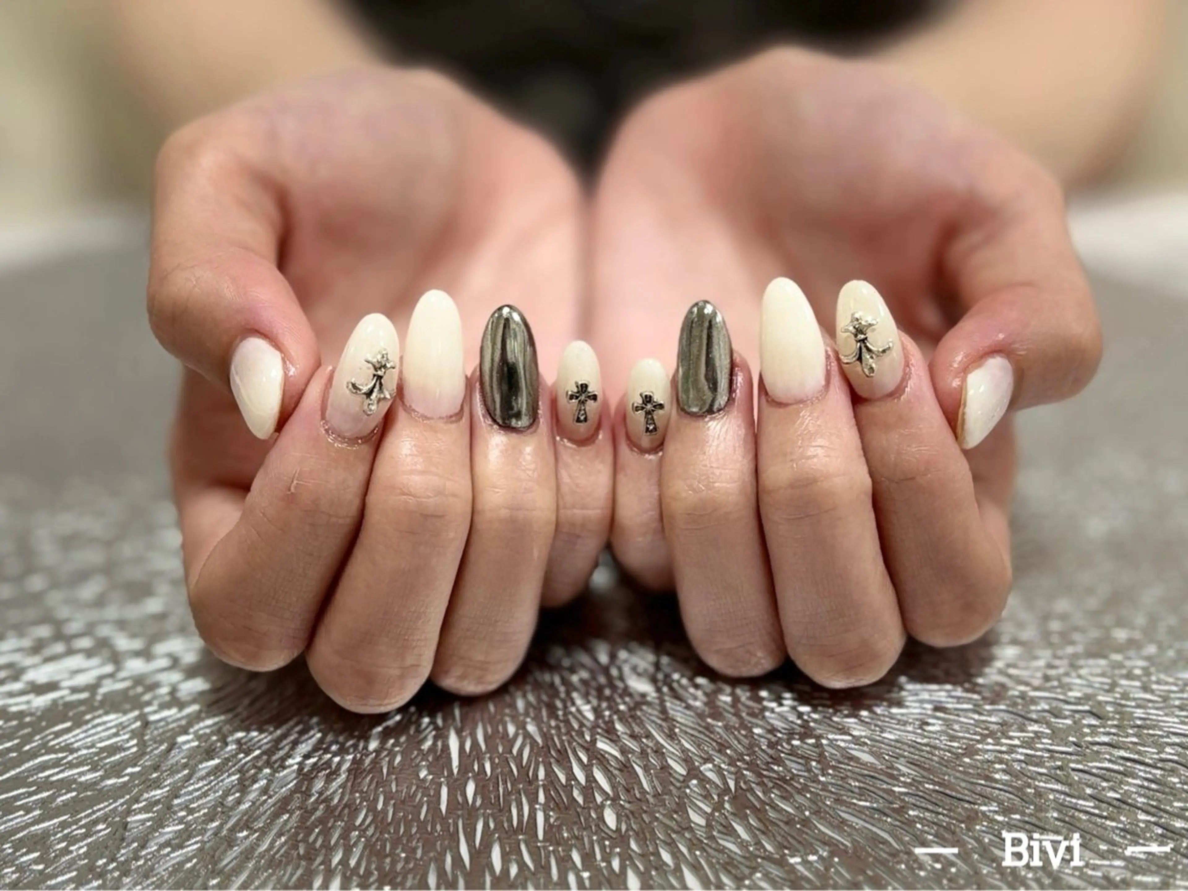 ネイル アートネイル ラメ(グリッター) 持ち込み ピンク シルバー ハンドネイル ハンドケア ♡Bivi♡自爪に 優しいネイルサロンのネイルデザイン