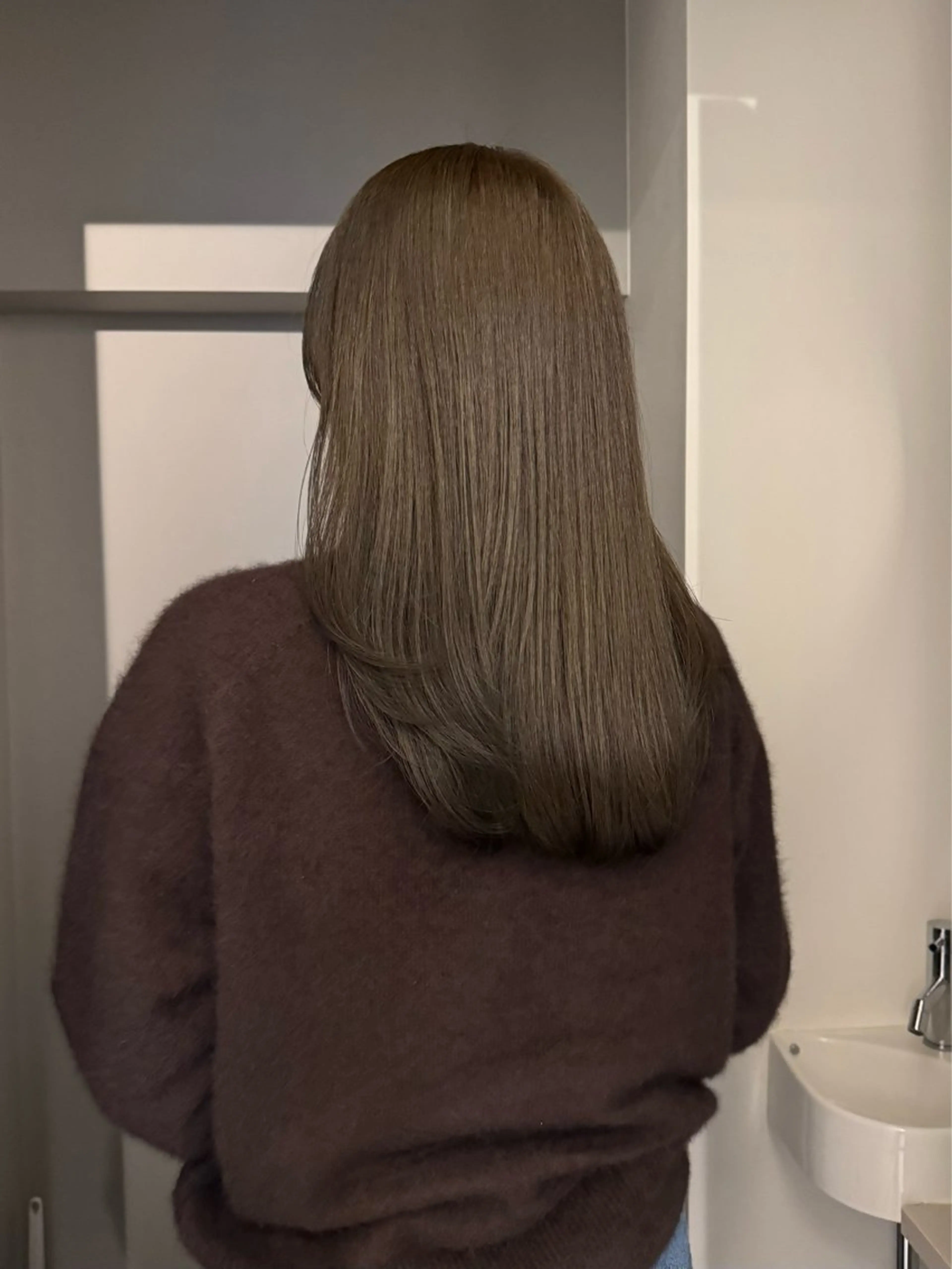 ミディアム カラー ヘアアレンジ ベージュカラー ブリーチ ダブルカラー ブリーチなしカラー オリーブベージュ カット ヘアカラー mina 🌷のヘアスタイル