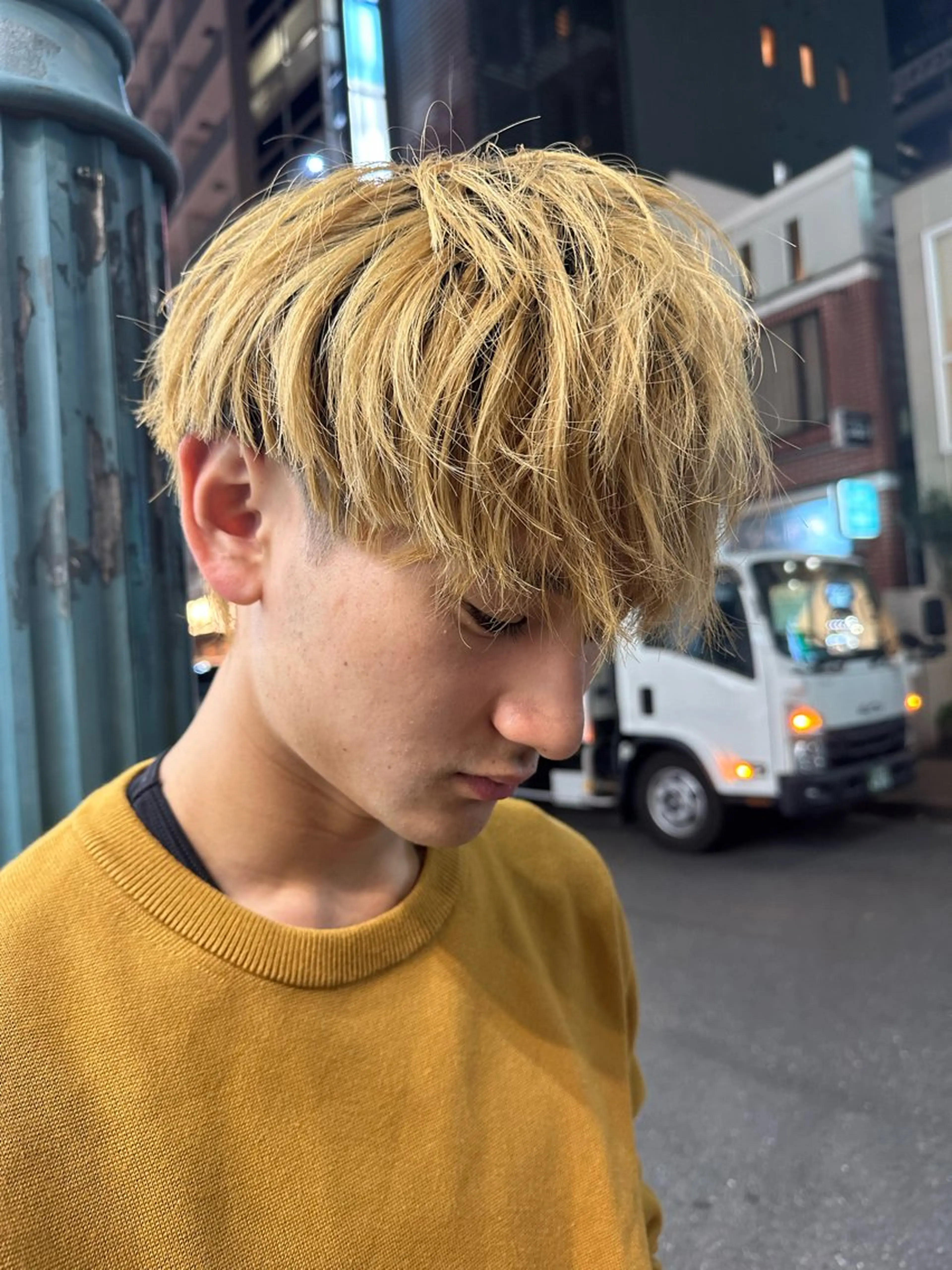 ショート カラー メンズ メンズブリーチ メンズハイトーン メンズインナーカラー ブリーチ ケアブリーチ Rei/ 縮毛矯正/ ハイライトカラー募集のヘアスタイル