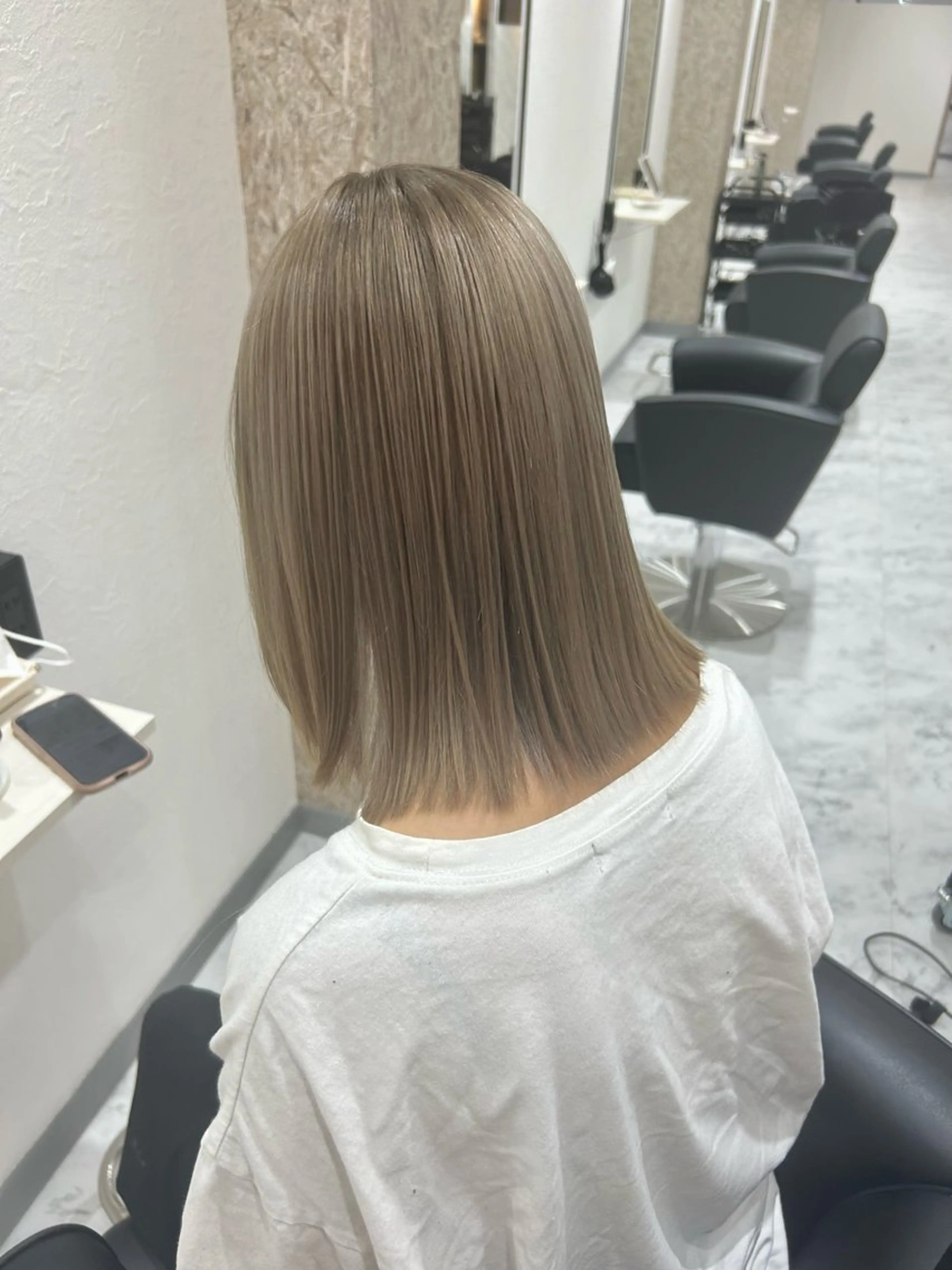 ミディアム カラー ヘアカラー トリートメント Via  京都烏丸所属・ブロンド/ハイトーン /レイヤー/りなのヘアスタイル