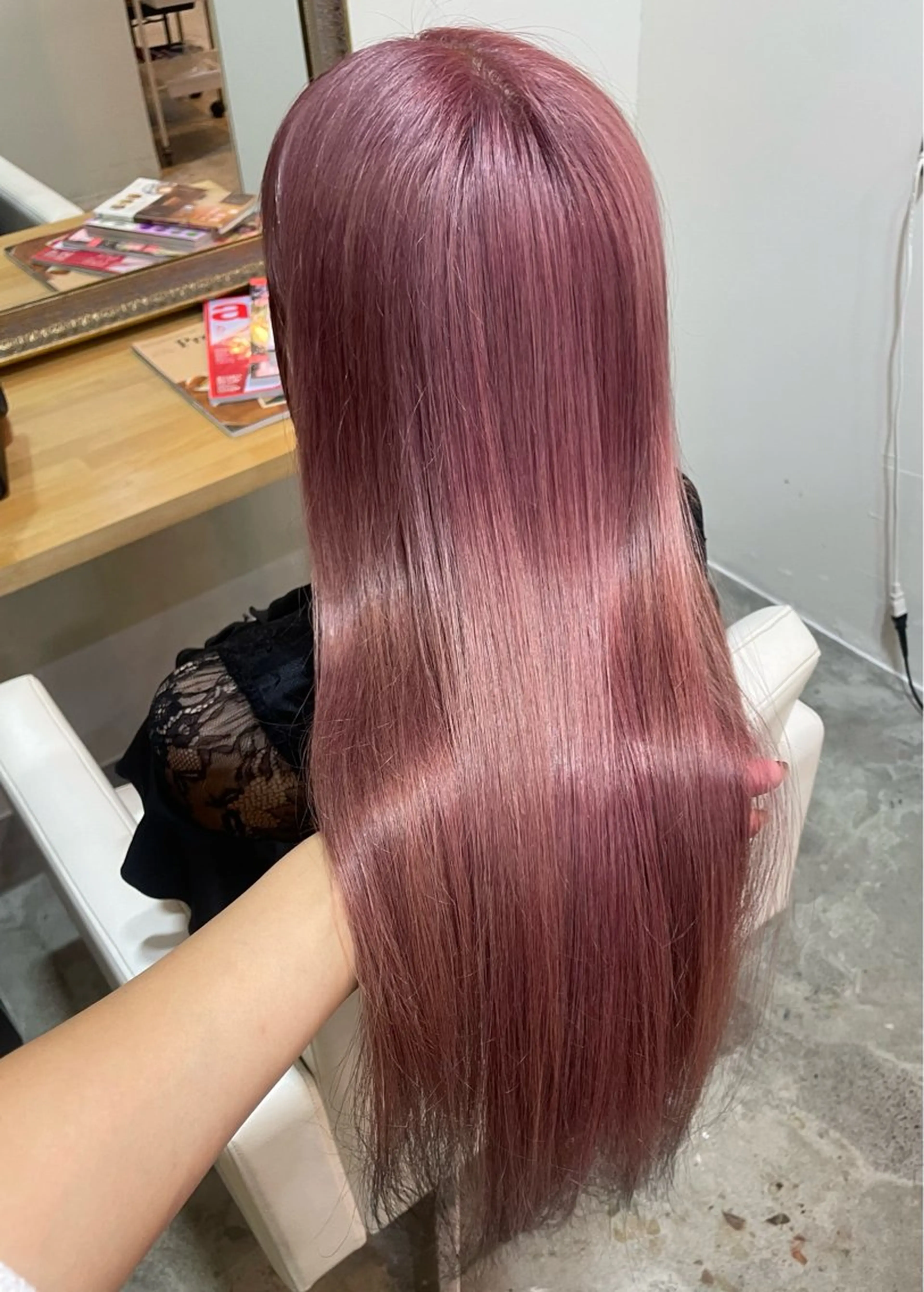 ロング カラー 艶カラー/ハイトーン Anjuのヘアスタイル