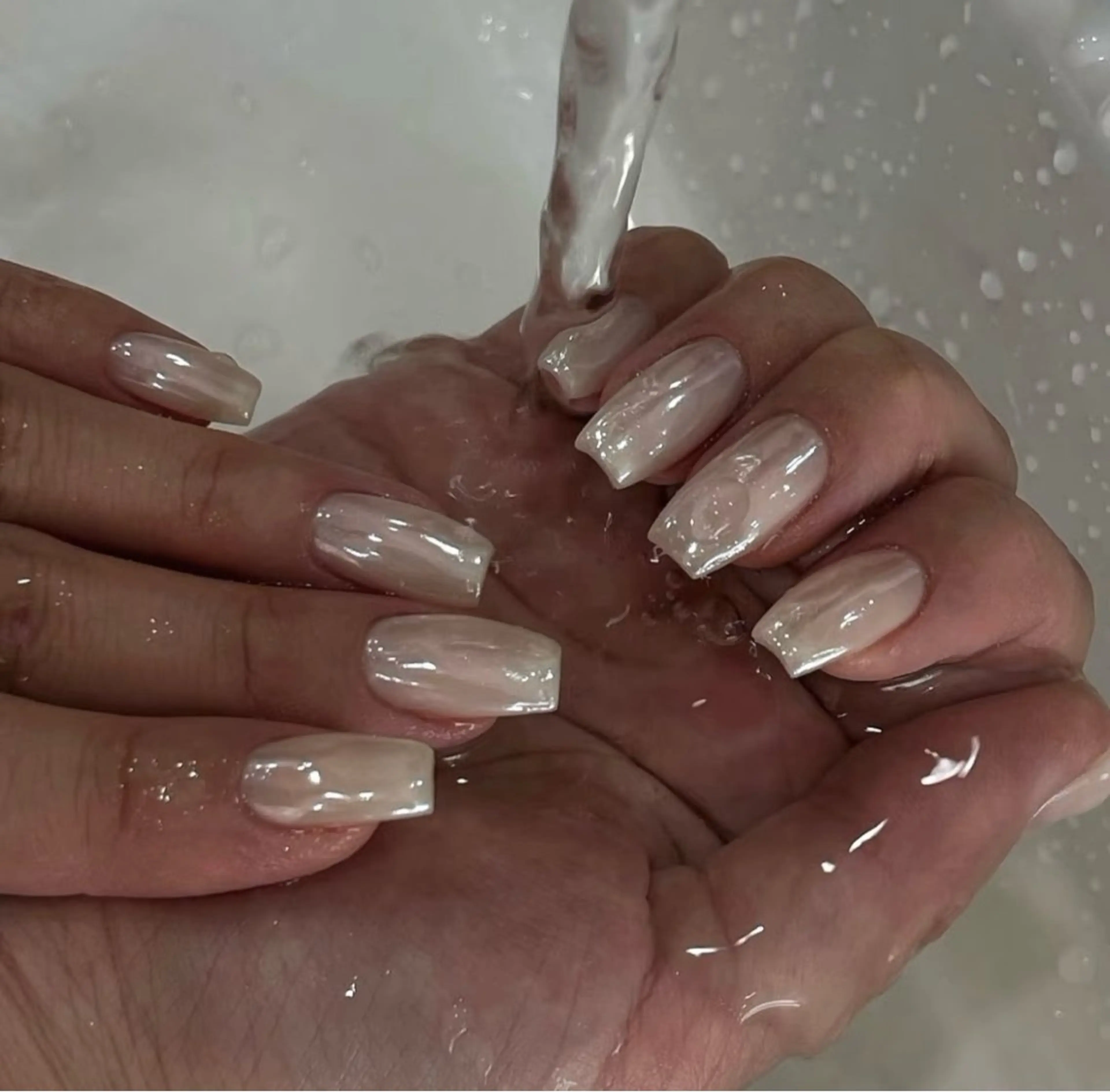 ネイル オーロラネイル ミラーネイル シンプルネイル ハンドネイル BERA NAILSのネイルデザイン