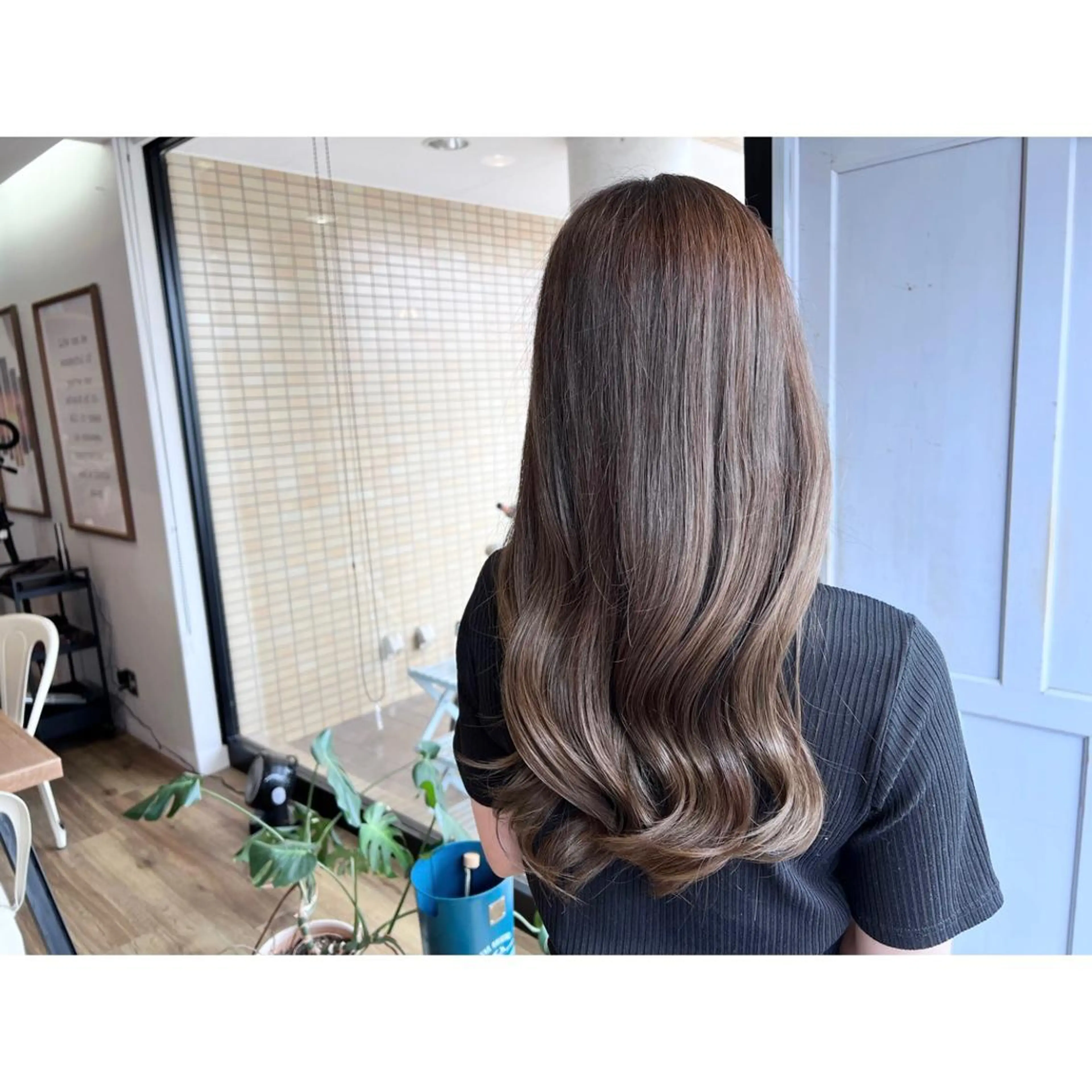 ロング カラー アッシュ ヘアカラー トリートメント ツキダテ ユイのヘアスタイル