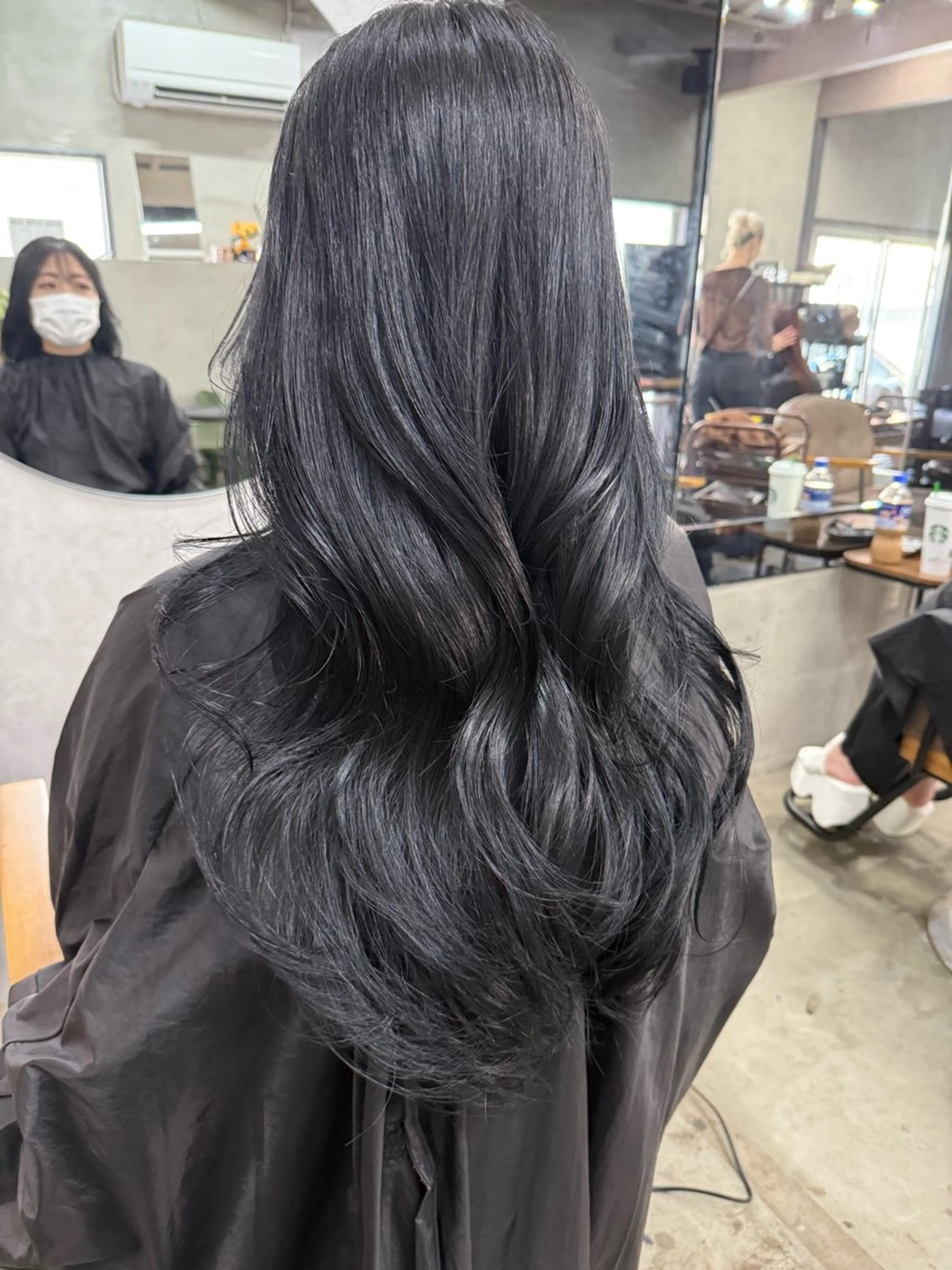 ロング カラー 黒髪 ブルーカラー ブルーブラック AIRI layer cut hairのヘアスタイル